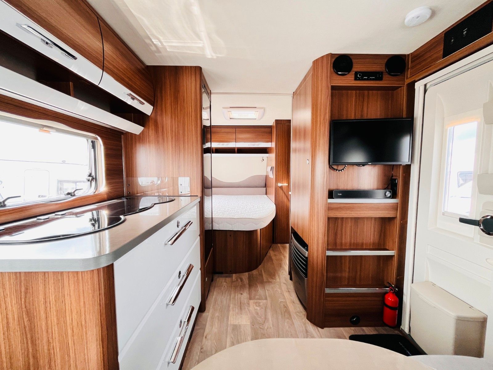 Fahrzeugabbildung HYMER / ERIBA / HYMERCAR EXCITING 485 RUNDSITZGRUPPE FRANZ.BETT MOVER