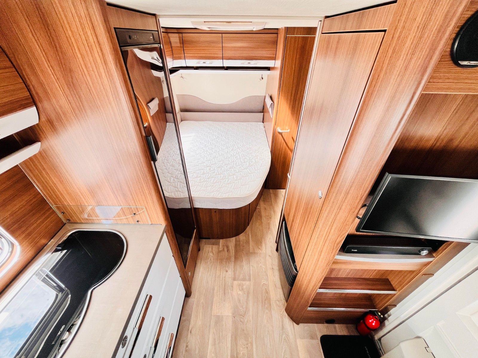 Fahrzeugabbildung HYMER / ERIBA / HYMERCAR EXCITING 485 RUNDSITZGRUPPE FRANZ.BETT MOVER