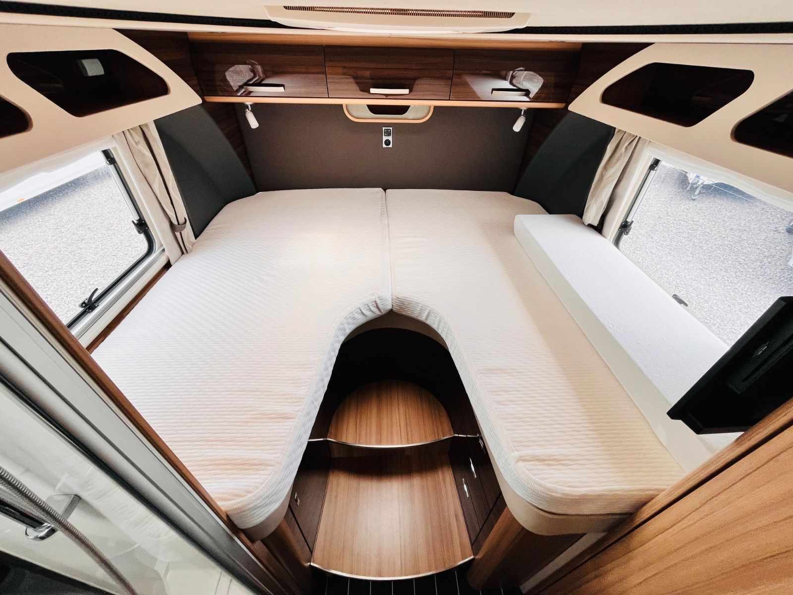 Fahrzeugabbildung Knaus SUN I 900 LEG KLIMA SAT SOLAR LUXUS-BAD