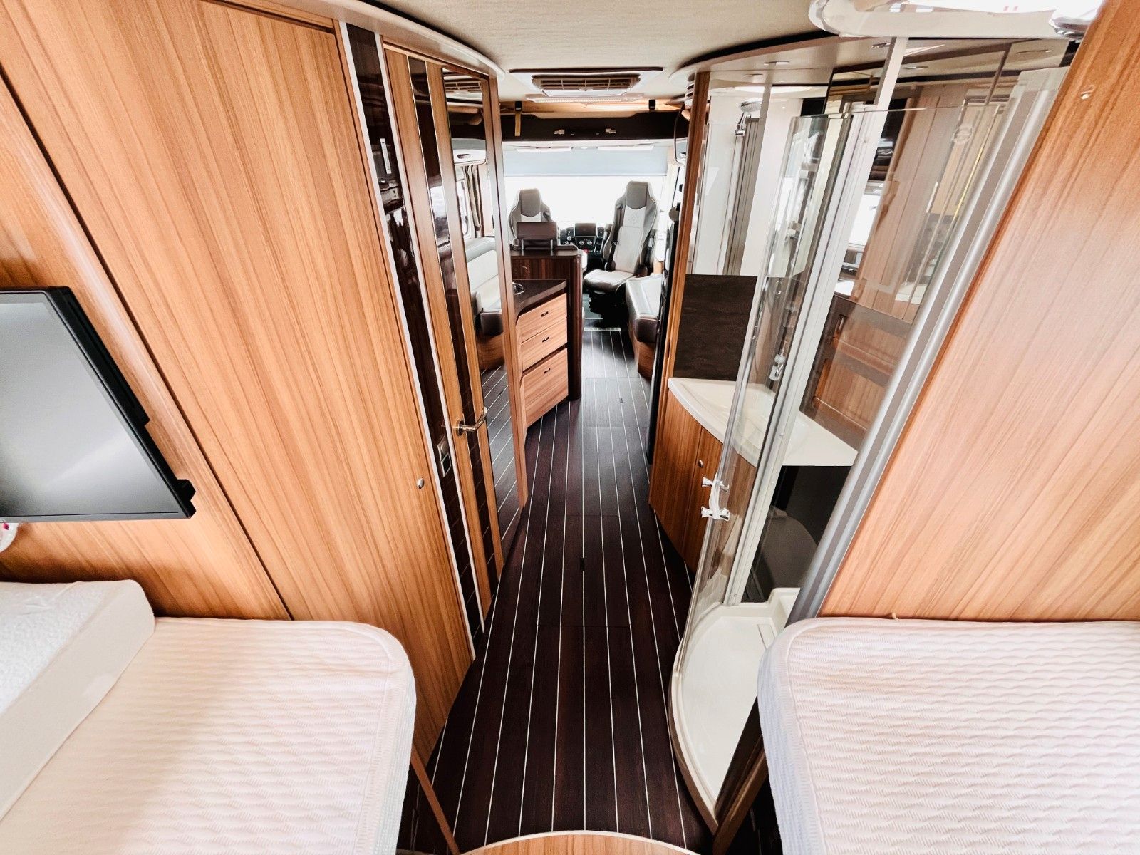 Fahrzeugabbildung Knaus SUN I 900 LEG KLIMA SAT SOLAR LUXUS-BAD