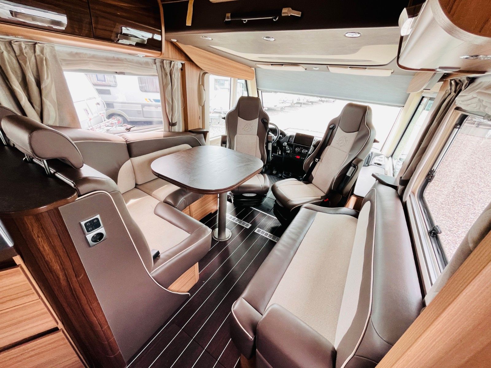 Fahrzeugabbildung Knaus SUN I 900 LEG KLIMA SAT SOLAR LUXUS-BAD