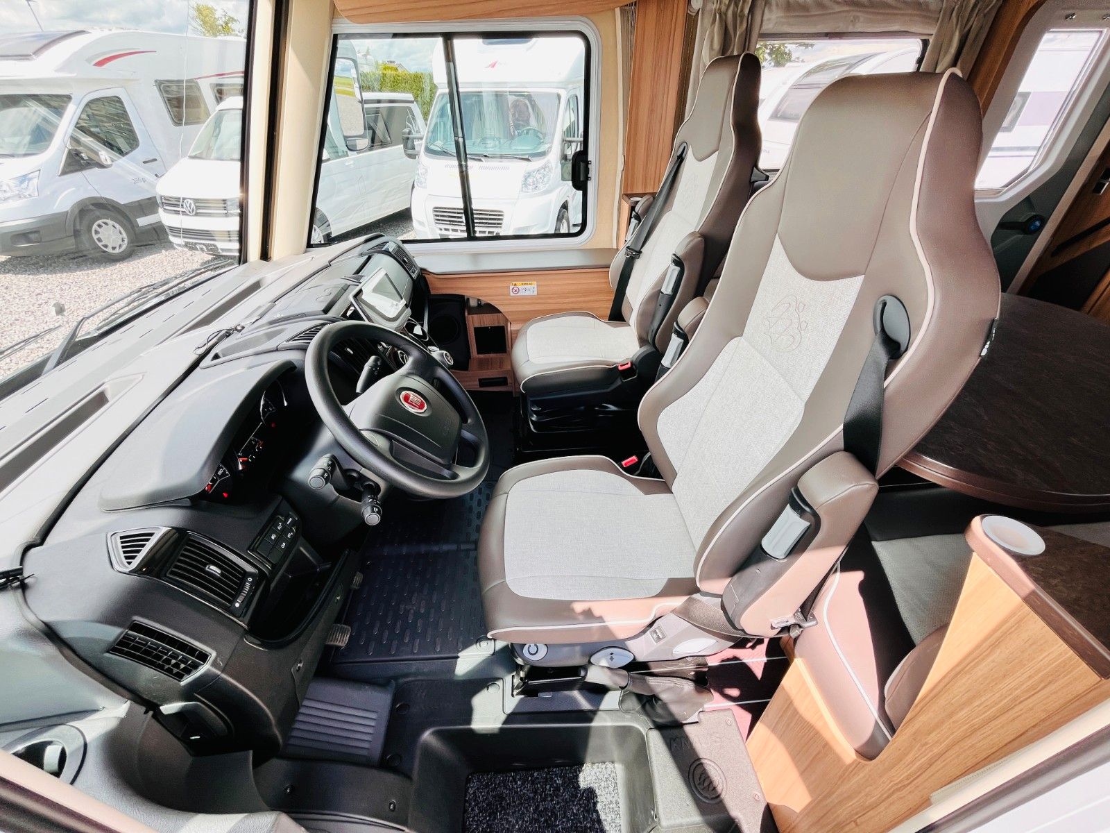 Fahrzeugabbildung Knaus SUN I 900 LEG KLIMA SAT SOLAR LUXUS-BAD