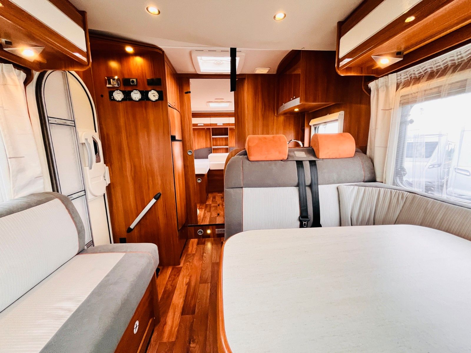 Fahrzeugabbildung Dethleffs MAGIC EDITION T 7151 EB EINZELBETTEN HUBBETT SAT