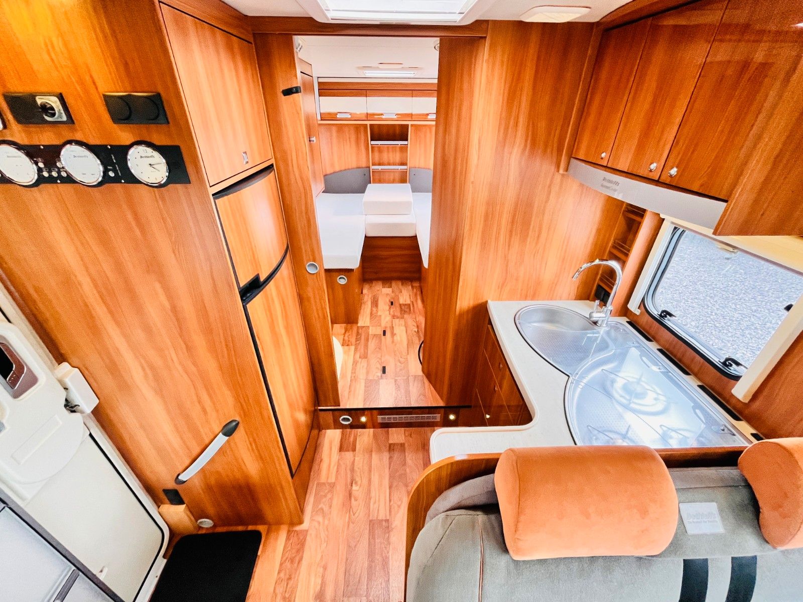 Fahrzeugabbildung Dethleffs MAGIC EDITION T 7151 EB EINZELBETTEN HUBBETT SAT
