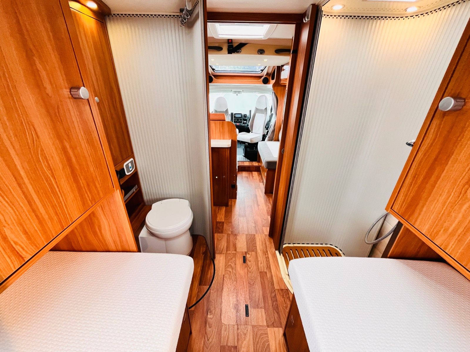 Fahrzeugabbildung Dethleffs MAGIC EDITION T 7151 EB EINZELBETTEN HUBBETT SAT