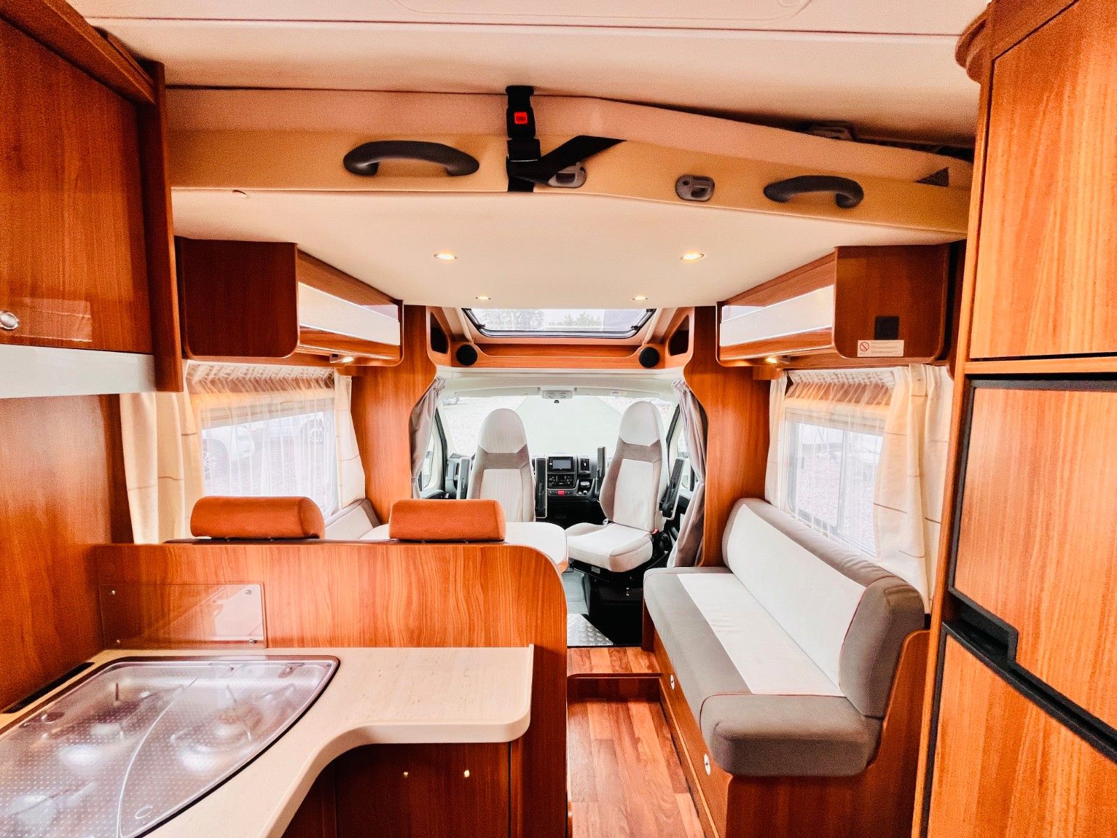 Fahrzeugabbildung Dethleffs MAGIC EDITION T 7151 EB EINZELBETTEN HUBBETT SAT