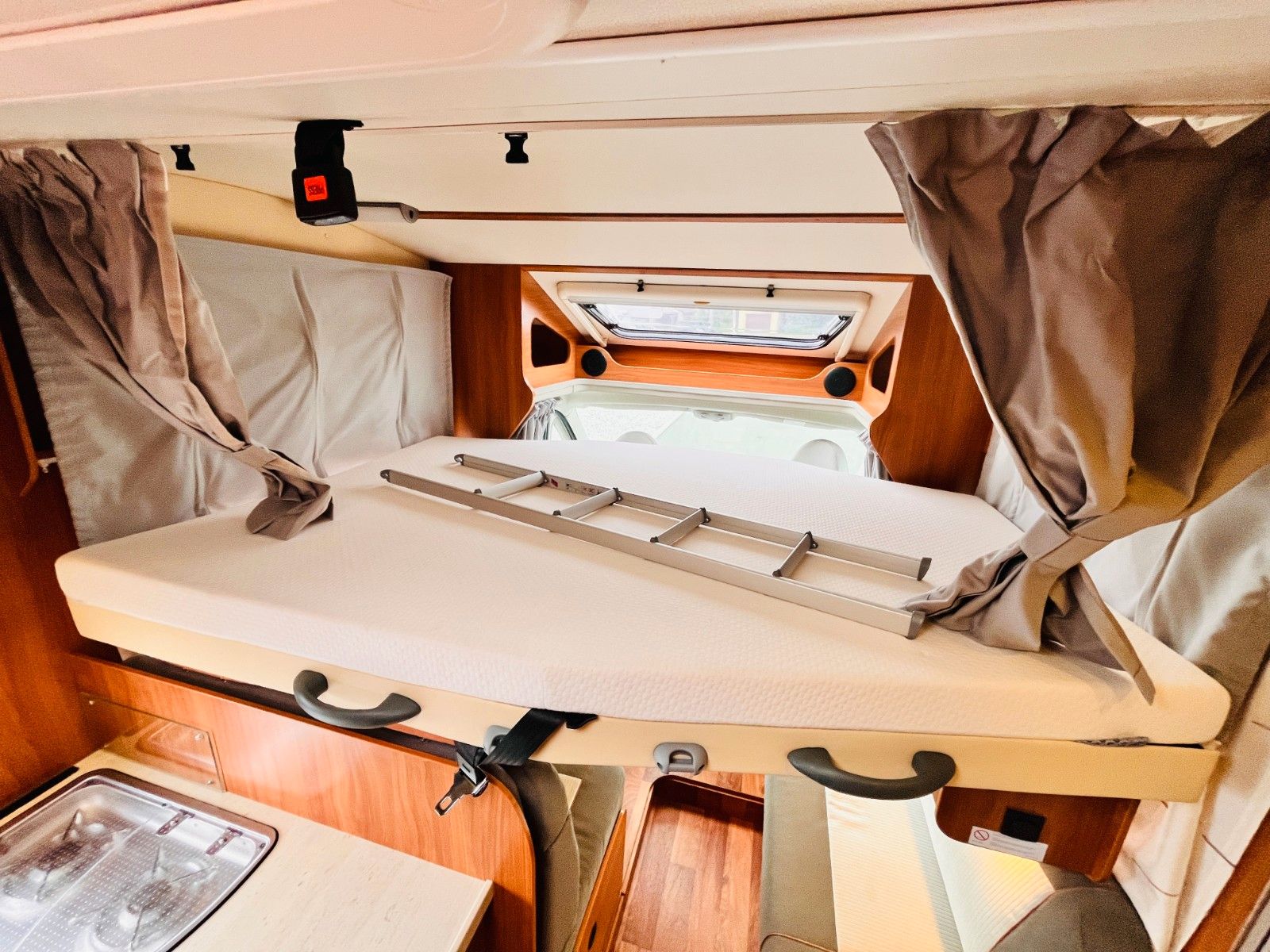 Fahrzeugabbildung Dethleffs MAGIC EDITION T 7151 EB EINZELBETTEN HUBBETT SAT