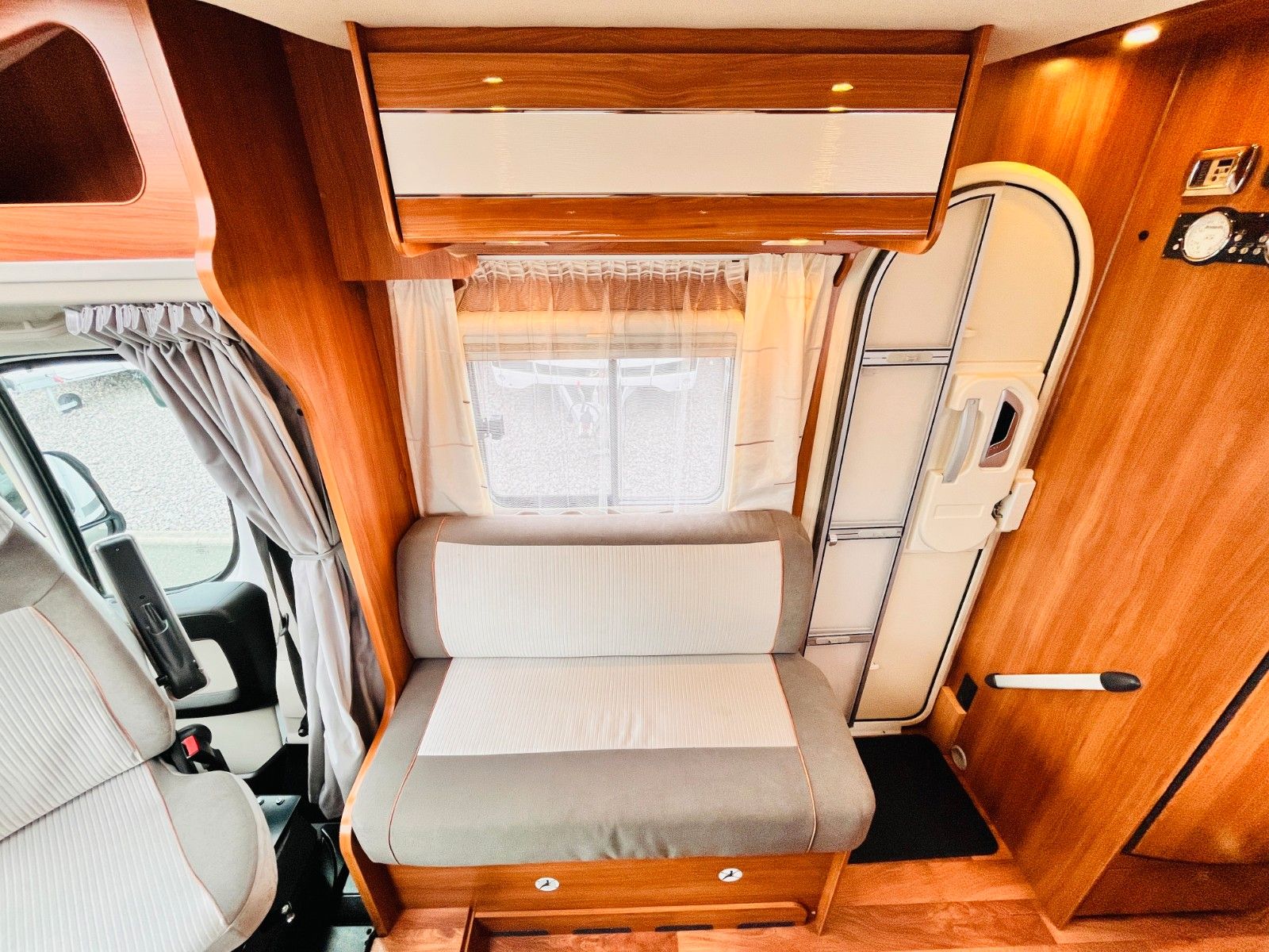 Fahrzeugabbildung Dethleffs MAGIC EDITION T 7151 EB EINZELBETTEN HUBBETT SAT