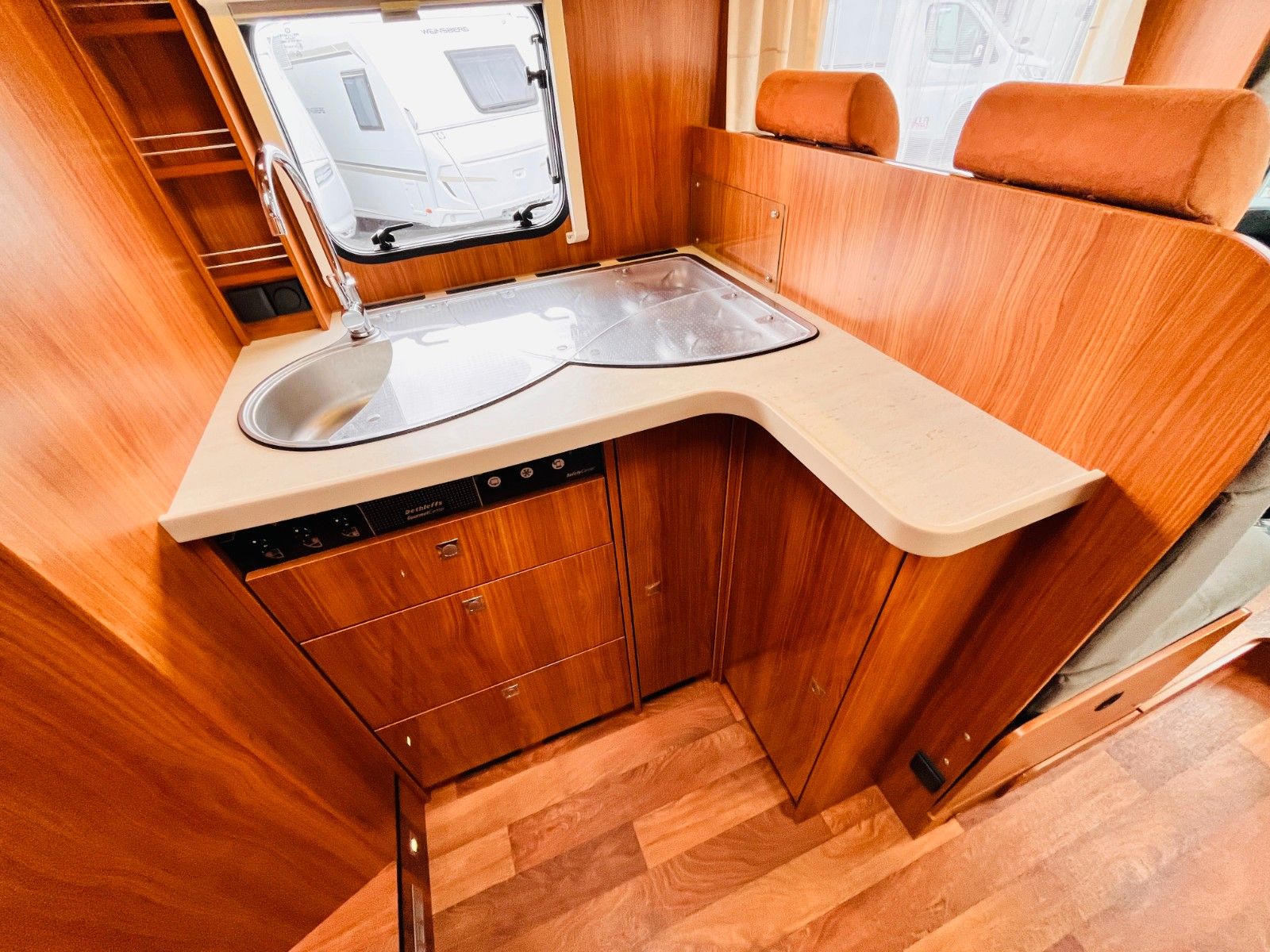 Fahrzeugabbildung Dethleffs MAGIC EDITION T 7151 EB EINZELBETTEN HUBBETT SAT