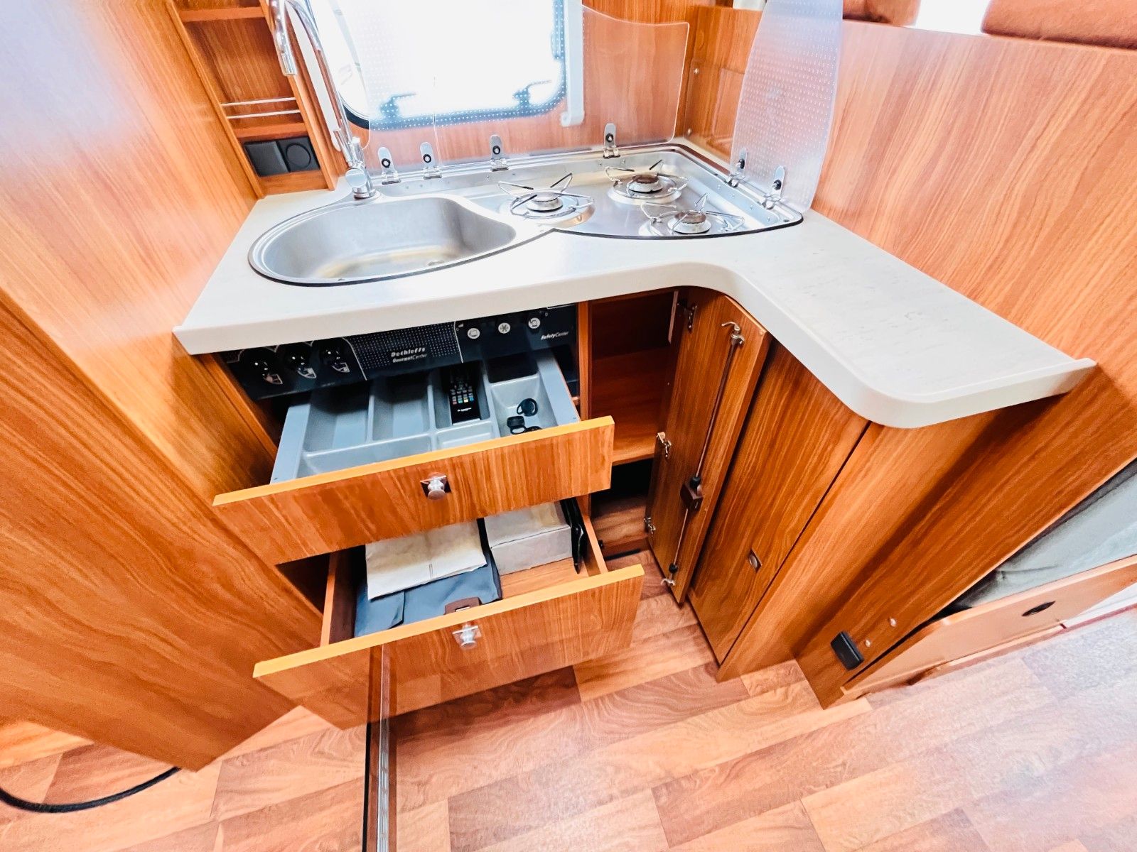 Fahrzeugabbildung Dethleffs MAGIC EDITION T 7151 EB EINZELBETTEN HUBBETT SAT