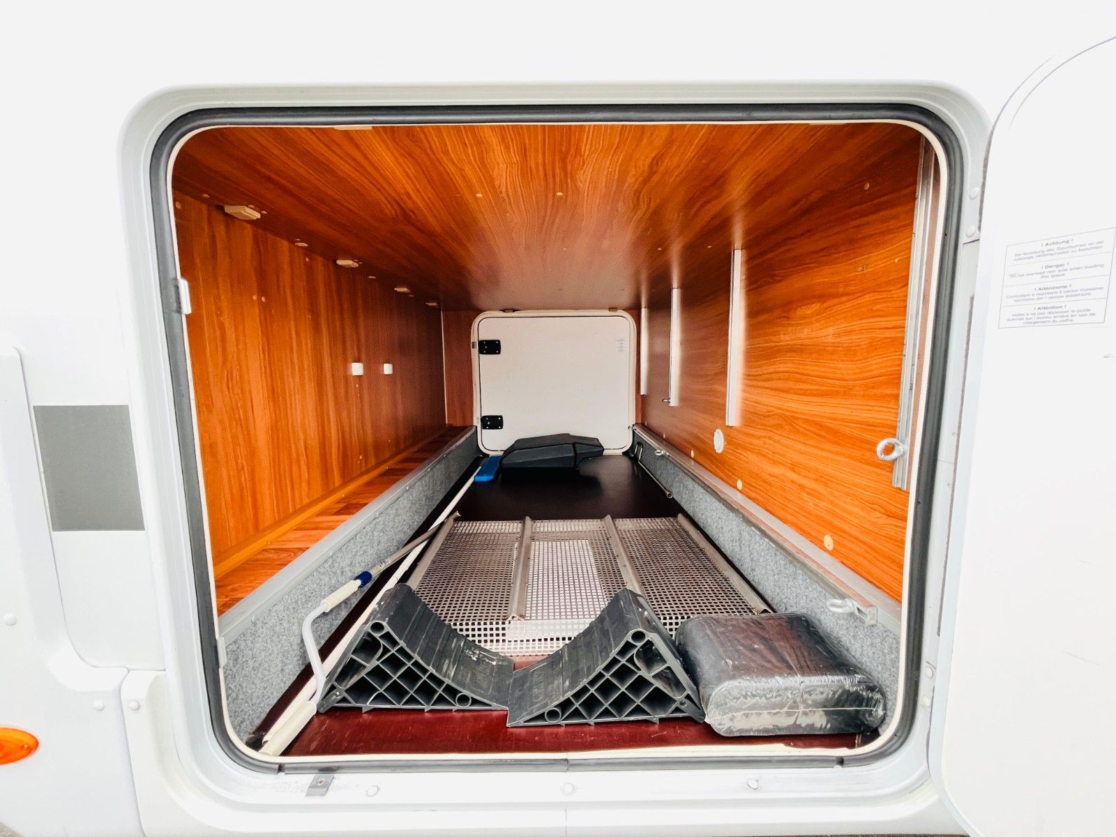 Fahrzeugabbildung Dethleffs MAGIC EDITION T 7151 EB EINZELBETTEN HUBBETT SAT