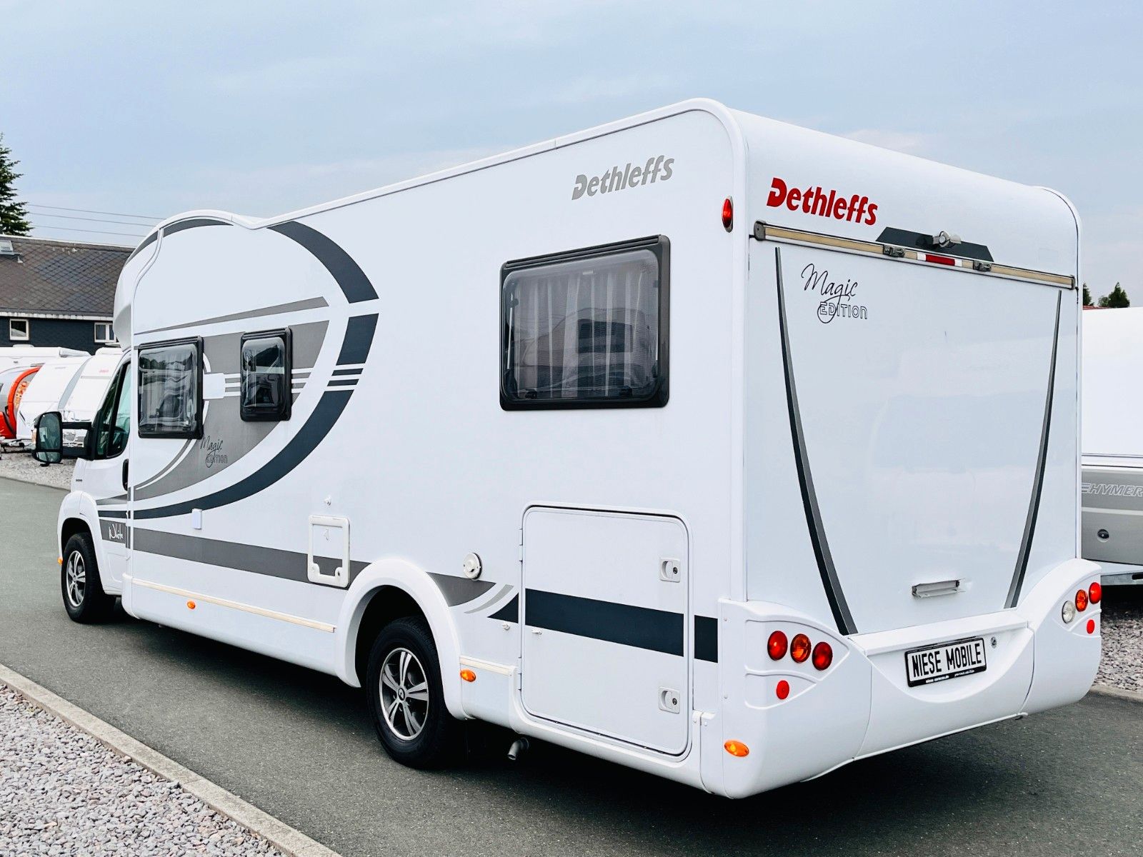 Fahrzeugabbildung Dethleffs MAGIC EDITION T 7151 EB EINZELBETTEN HUBBETT SAT