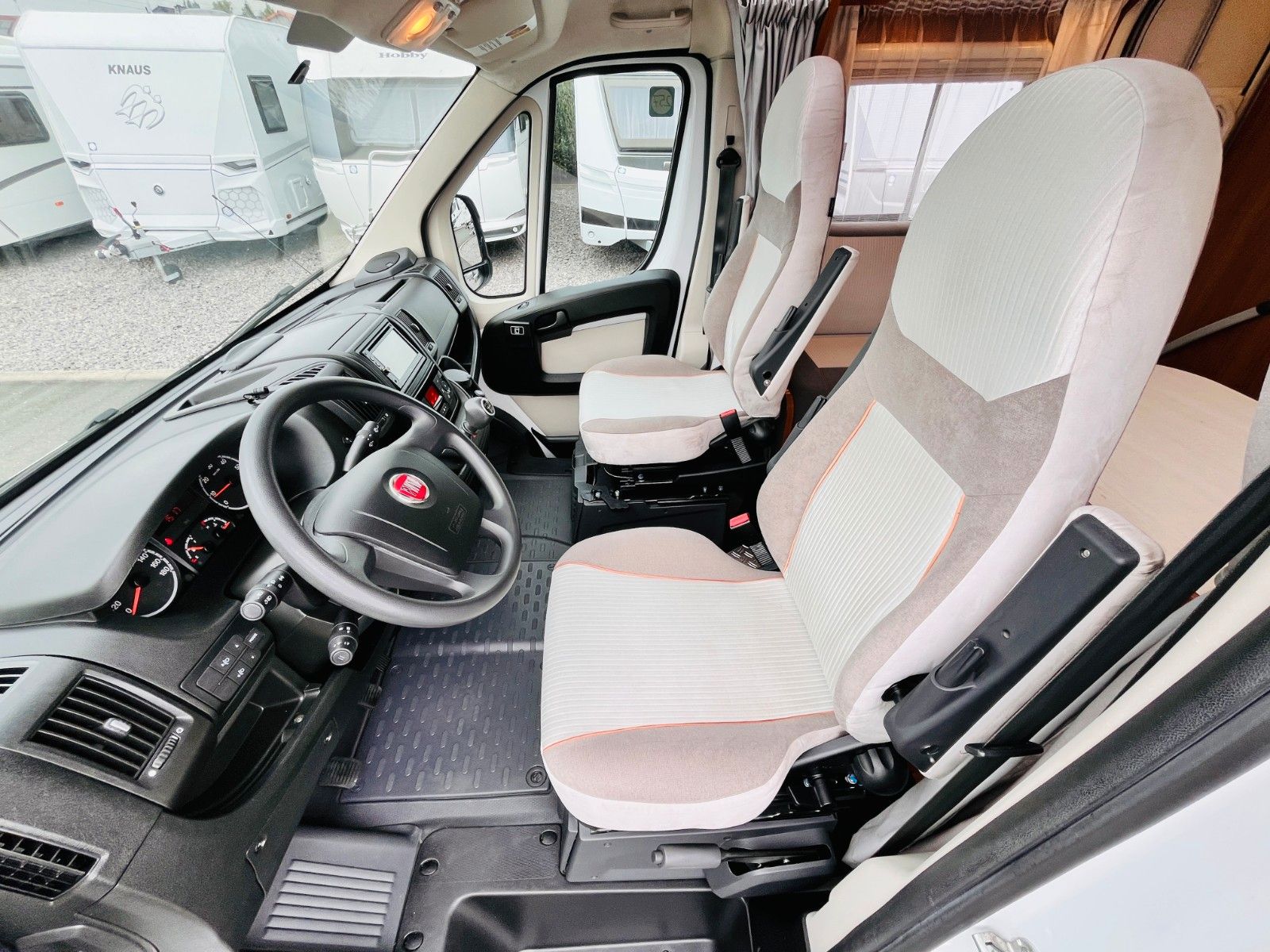 Fahrzeugabbildung Dethleffs MAGIC EDITION T 7151 EB EINZELBETTEN HUBBETT SAT