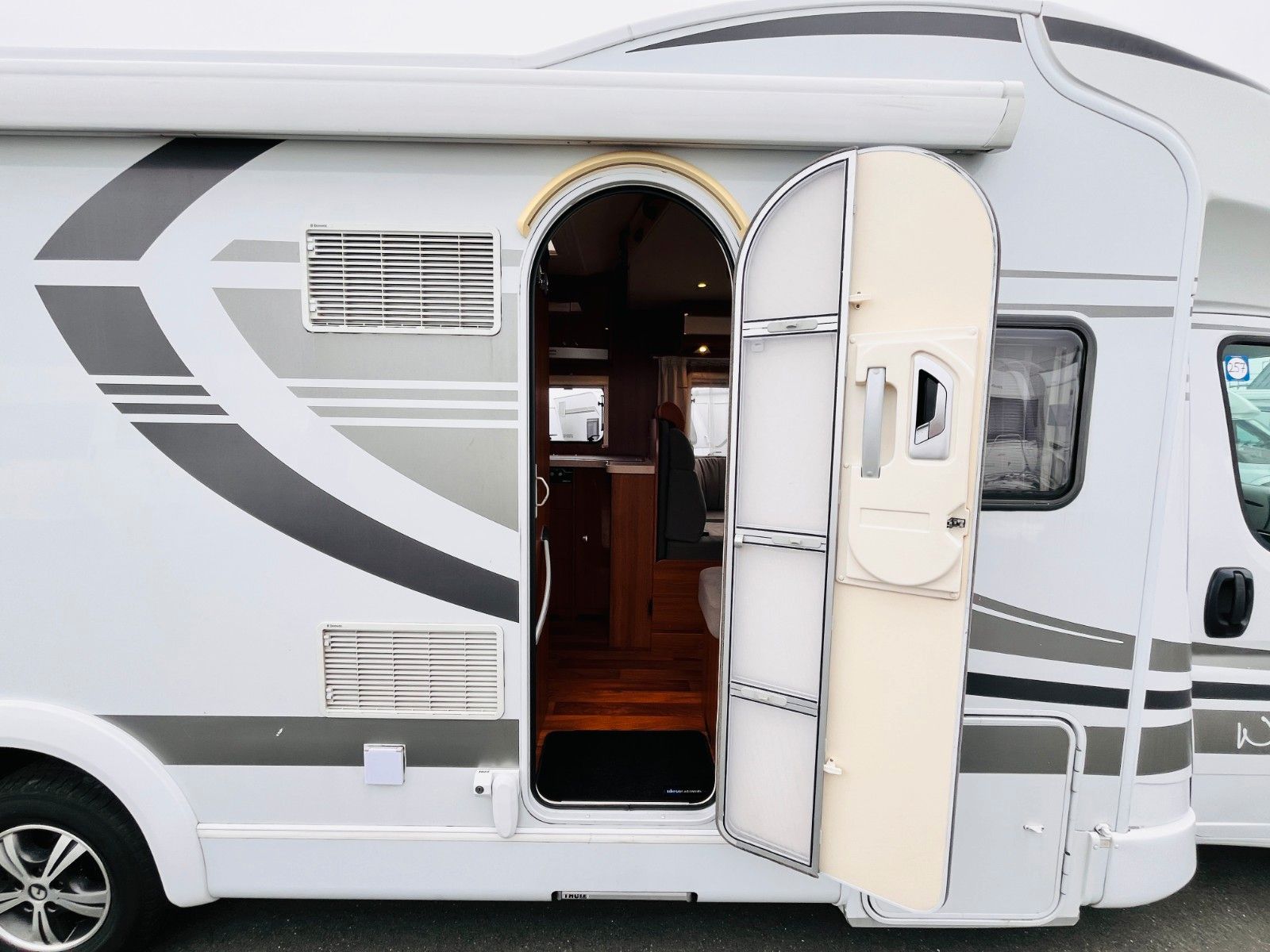 Fahrzeugabbildung Dethleffs MAGIC EDITION T 7151 EB EINZELBETTEN HUBBETT SAT