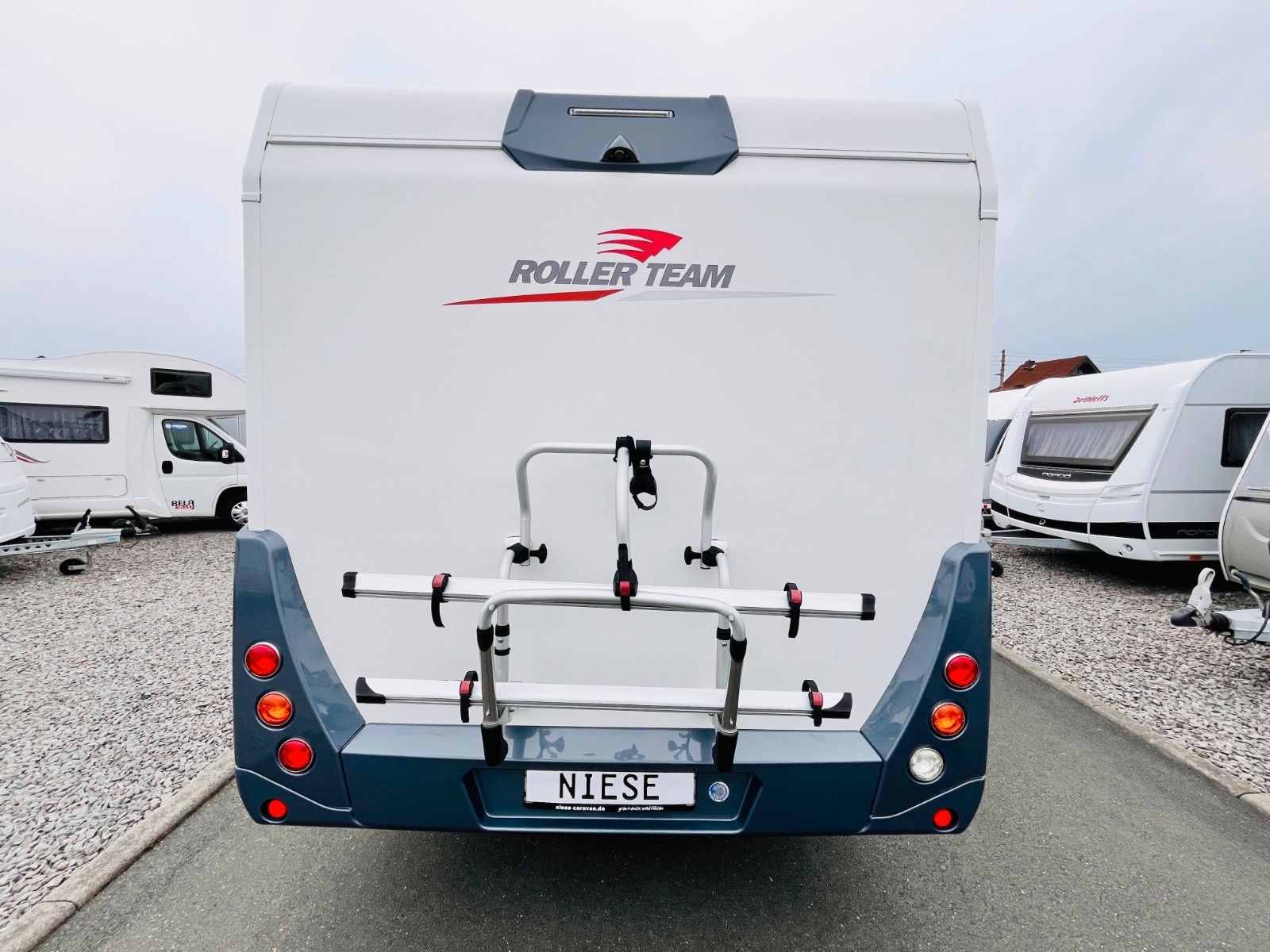 Fahrzeugabbildung Roller Team KRONOS 286 P EINZELBETTEN RAUMBAD SAT TV