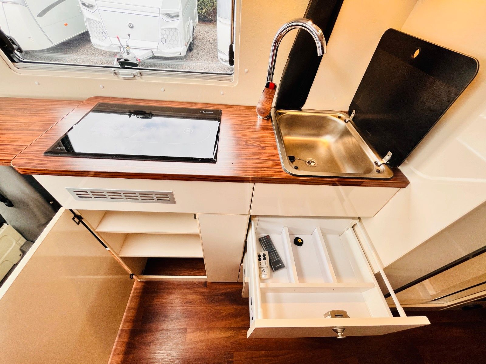 Fahrzeugabbildung Mercedes-Benz MANUFAKTURAUSBAU EINZELBETTEN DUSCHE AUTOMATIK