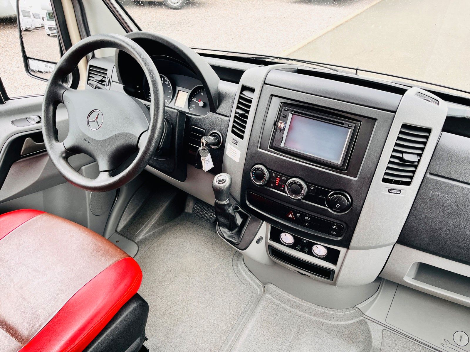 Fahrzeugabbildung Mercedes-Benz MANUFAKTURAUSBAU EINZELBETTEN DUSCHE AUTOMATIK