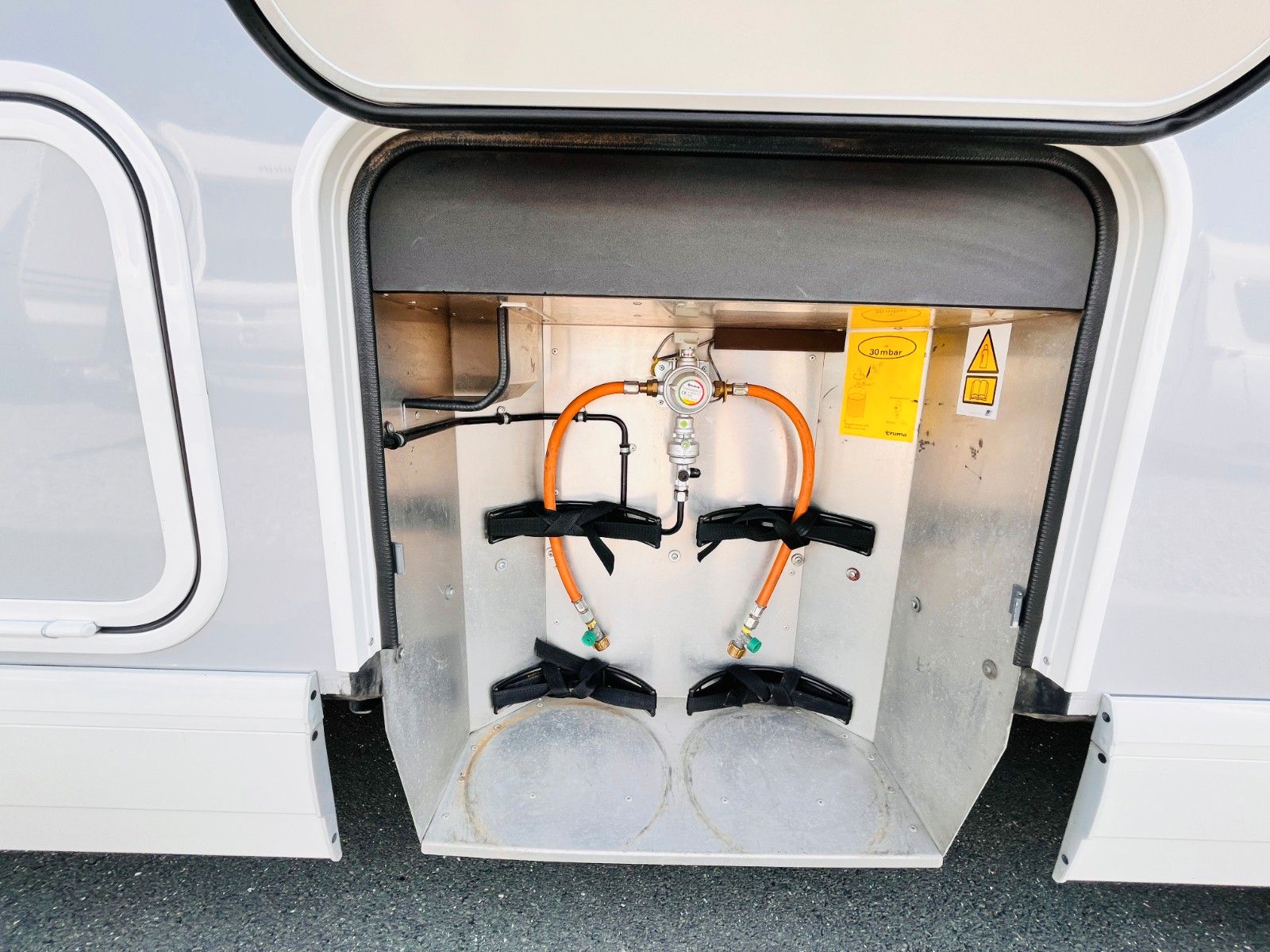 Fahrzeugabbildung Carthago C-TOURER I 144 LE RAUMBAD EINZELBETTEN AUTOMATIK