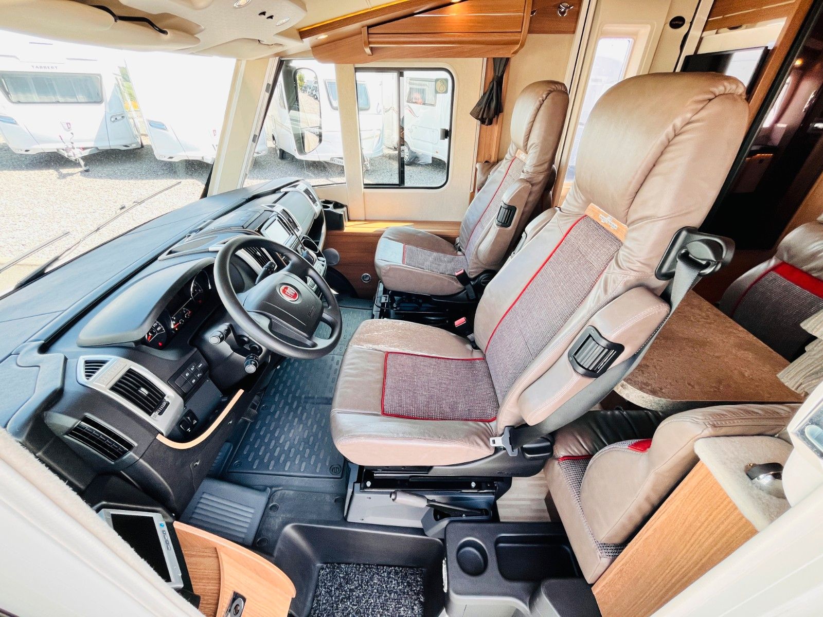 Fahrzeugabbildung Carthago C-TOURER I 144 LE RAUMBAD EINZELBETTEN AUTOMATIK