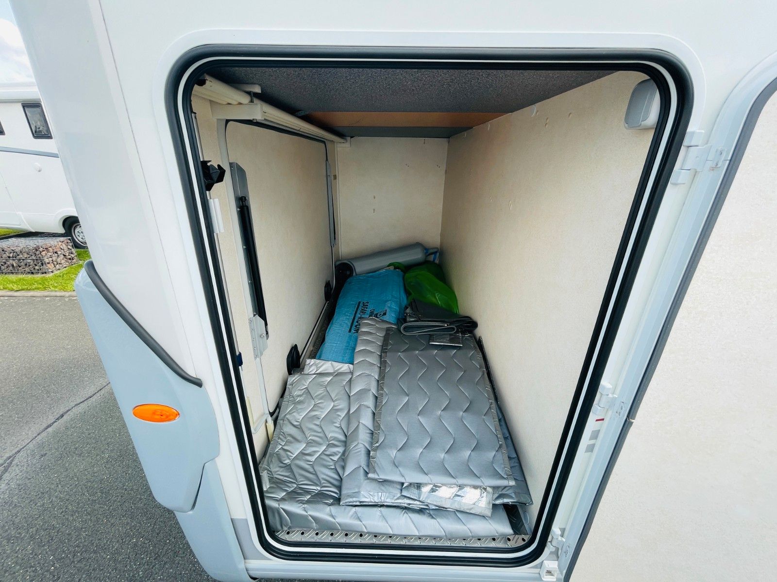 Fahrzeugabbildung Frankia I 840GD EINZELBETTEN ALDE 3,0L HUBSTÜTZEN 1.HAND