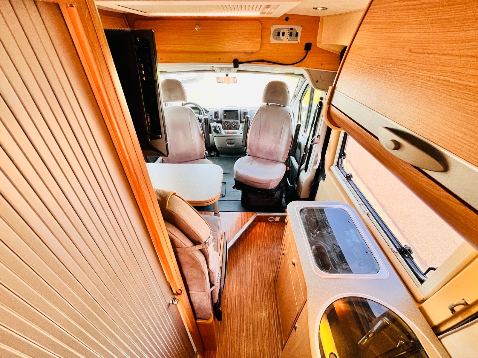 Fahrzeugabbildung Adria TWIN QUERBETT AUTOMATIK 3,0 L SOLAR