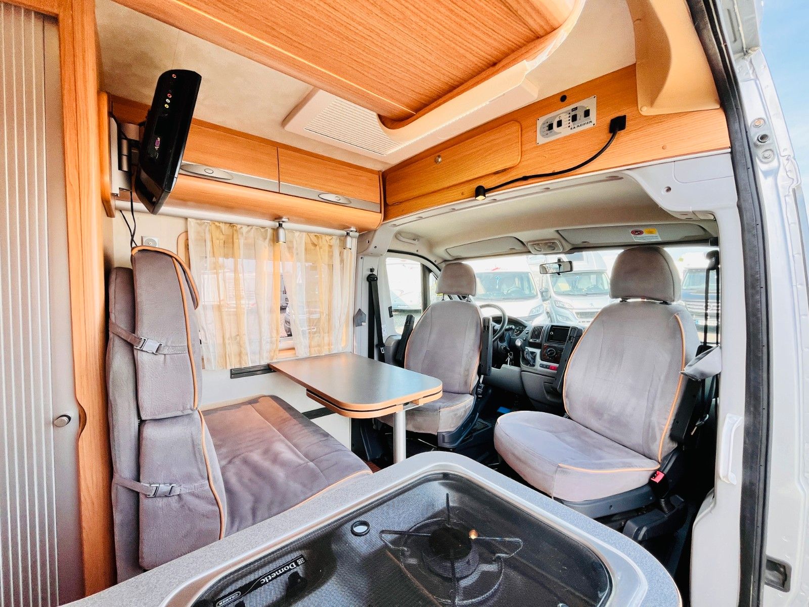 Fahrzeugabbildung Adria TWIN QUERBETT AUTOMATIK 3,0 L SOLAR