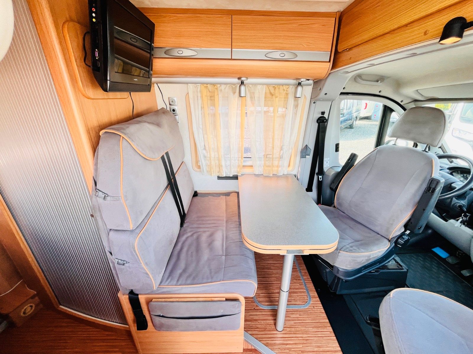 Fahrzeugabbildung Adria TWIN QUERBETT AUTOMATIK 3,0 L SOLAR