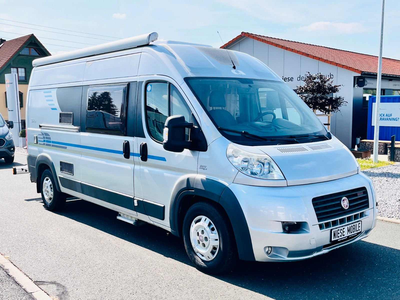 Fahrzeugabbildung Adria TWIN QUERBETT AUTOMATIK 3,0 L SOLAR