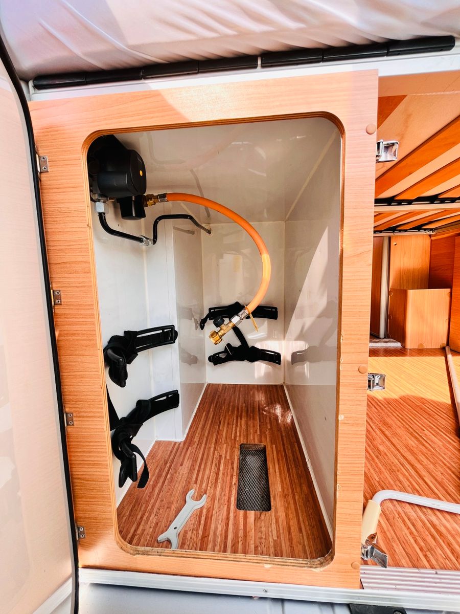 Fahrzeugabbildung Adria TWIN QUERBETT AUTOMATIK 3,0 L SOLAR