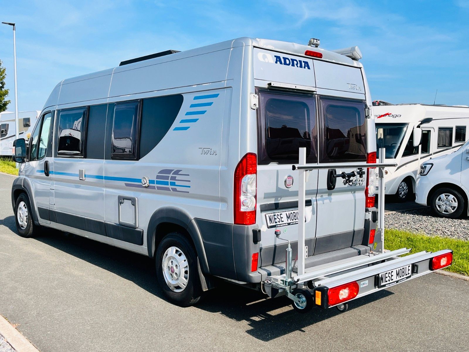 Fahrzeugabbildung Adria TWIN QUERBETT AUTOMATIK 3,0 L SOLAR