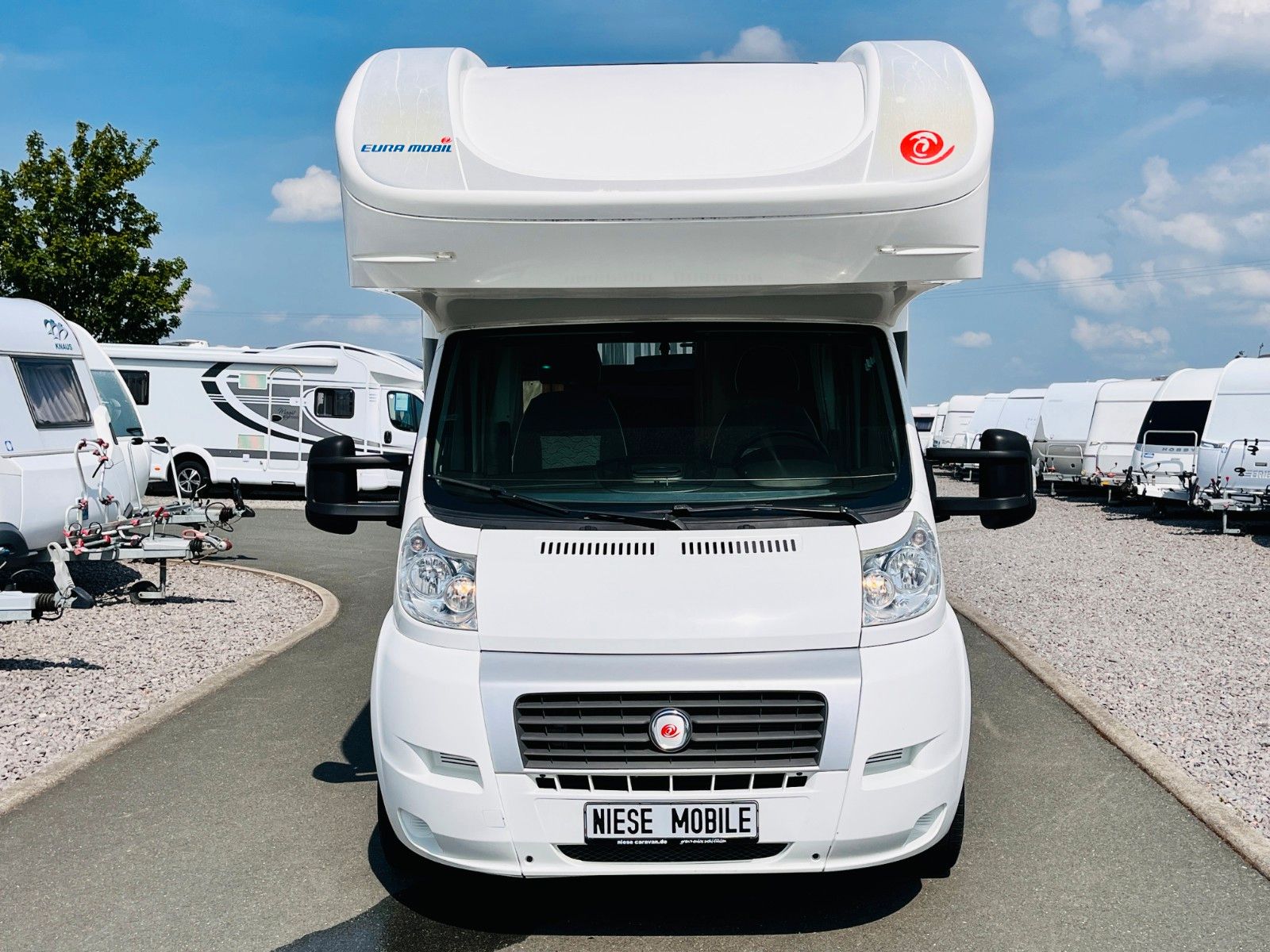 Fahrzeugabbildung Eura Mobil TERRESTRA A 570 HS RUNDSITZGRUPPE DOPPELBODEN