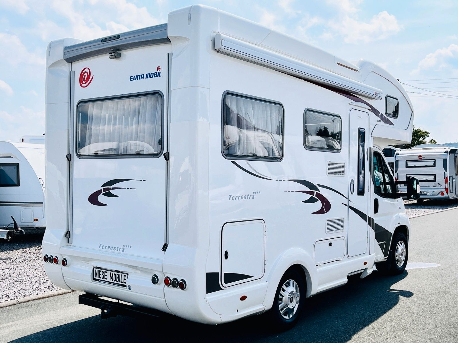 Fahrzeugabbildung Eura Mobil TERRESTRA A 570 HS RUNDSITZGRUPPE DOPPELBODEN