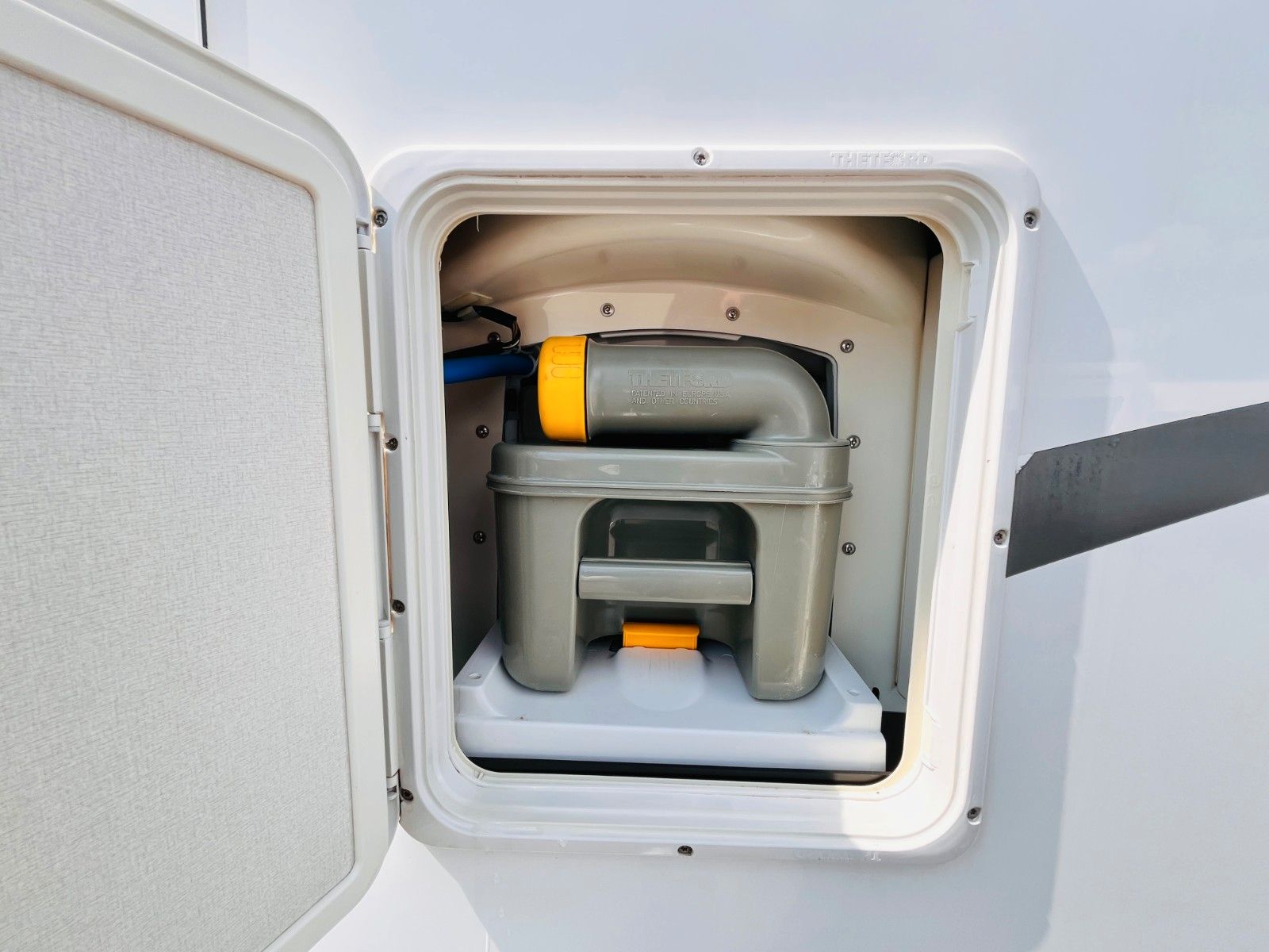 Fahrzeugabbildung Eura Mobil TERRESTRA A 570 HS RUNDSITZGRUPPE DOPPELBODEN