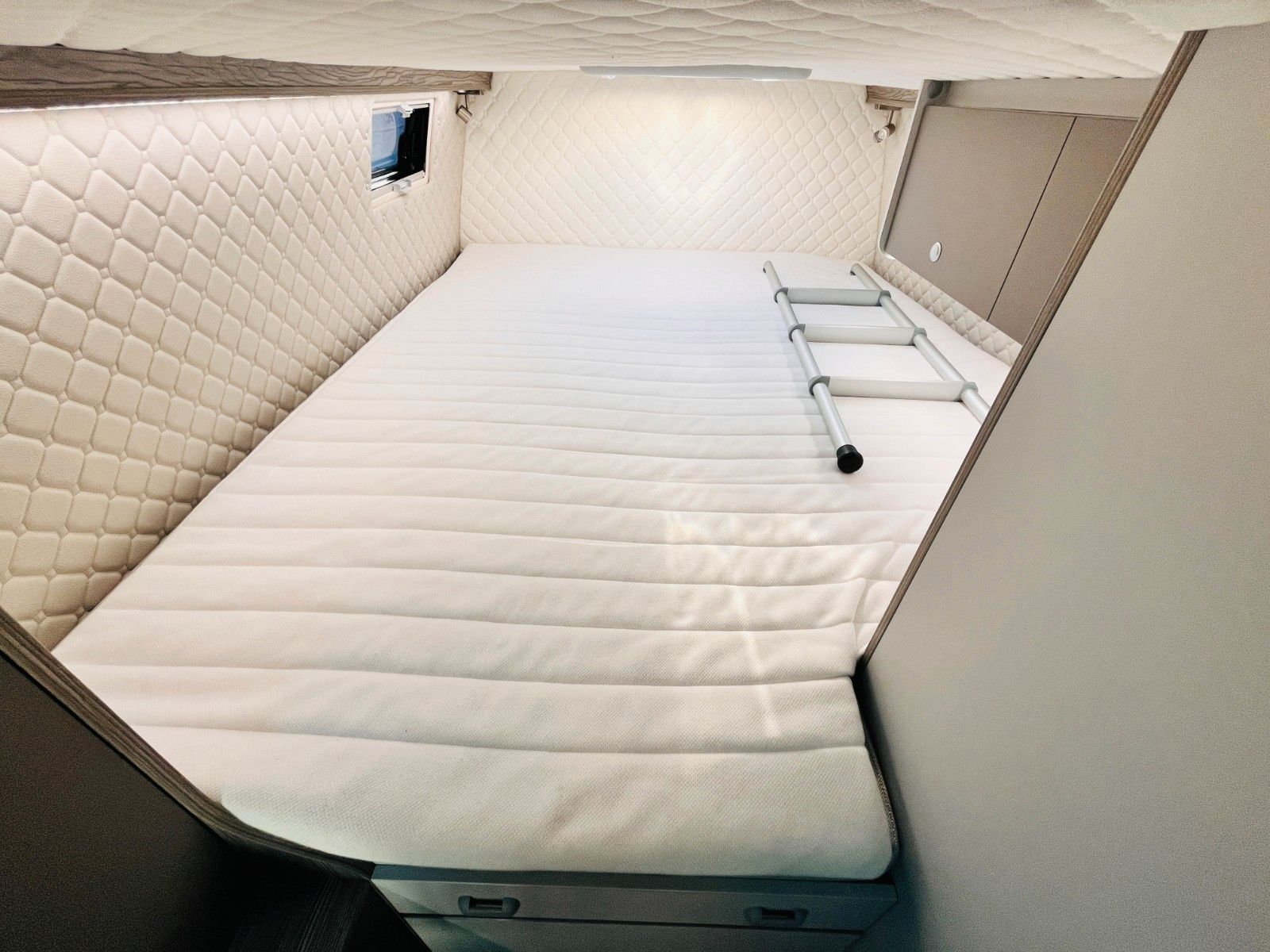 Fahrzeugabbildung Mercedes-Benz 419 V6 4x4 MOTORHOME EXCLUSIVE INDIVIDUALAUSBAU