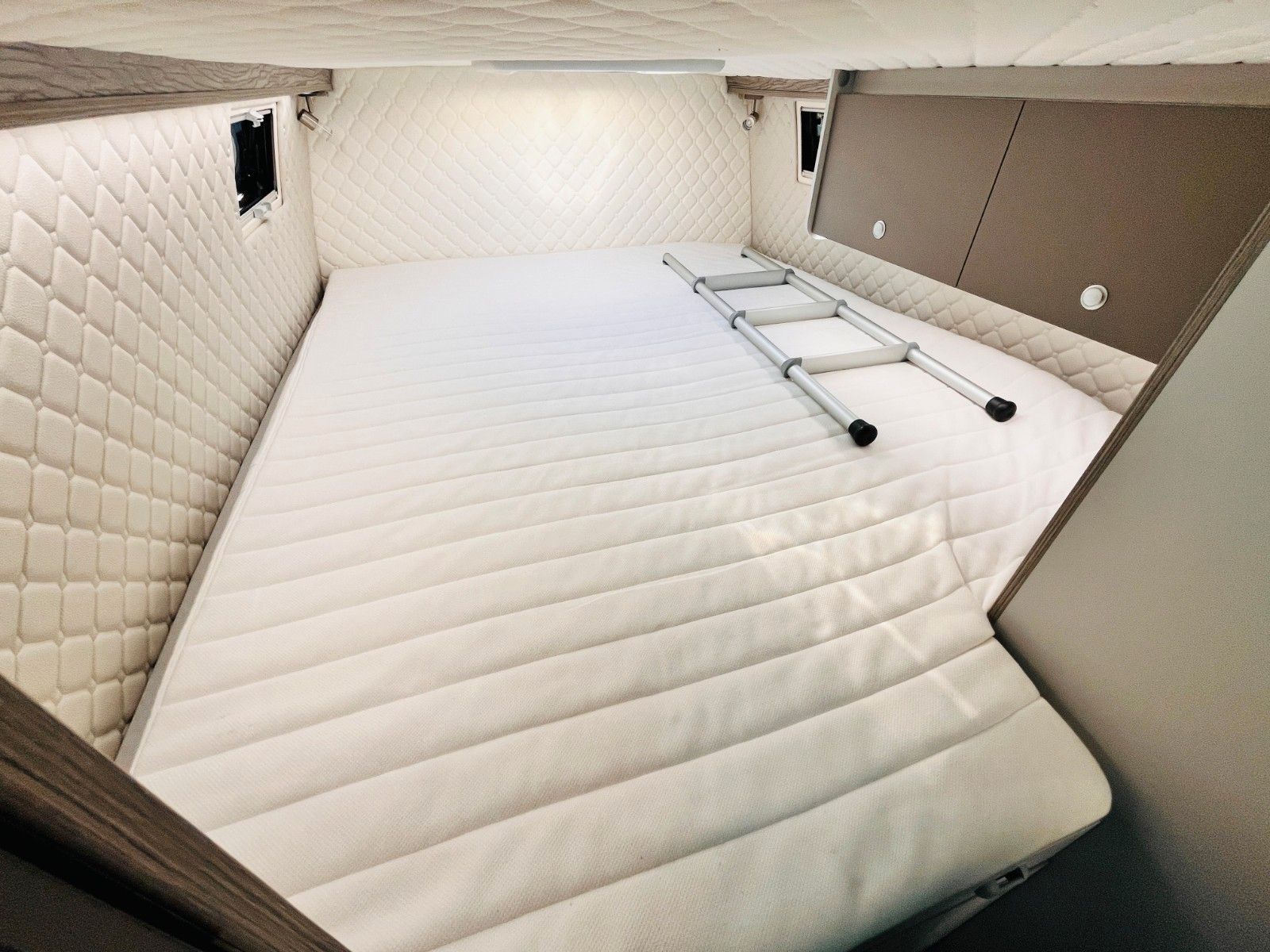 Fahrzeugabbildung Mercedes-Benz 419 V6 4x4 MOTORHOME EXCLUSIVE INDIVIDUALAUSBAU