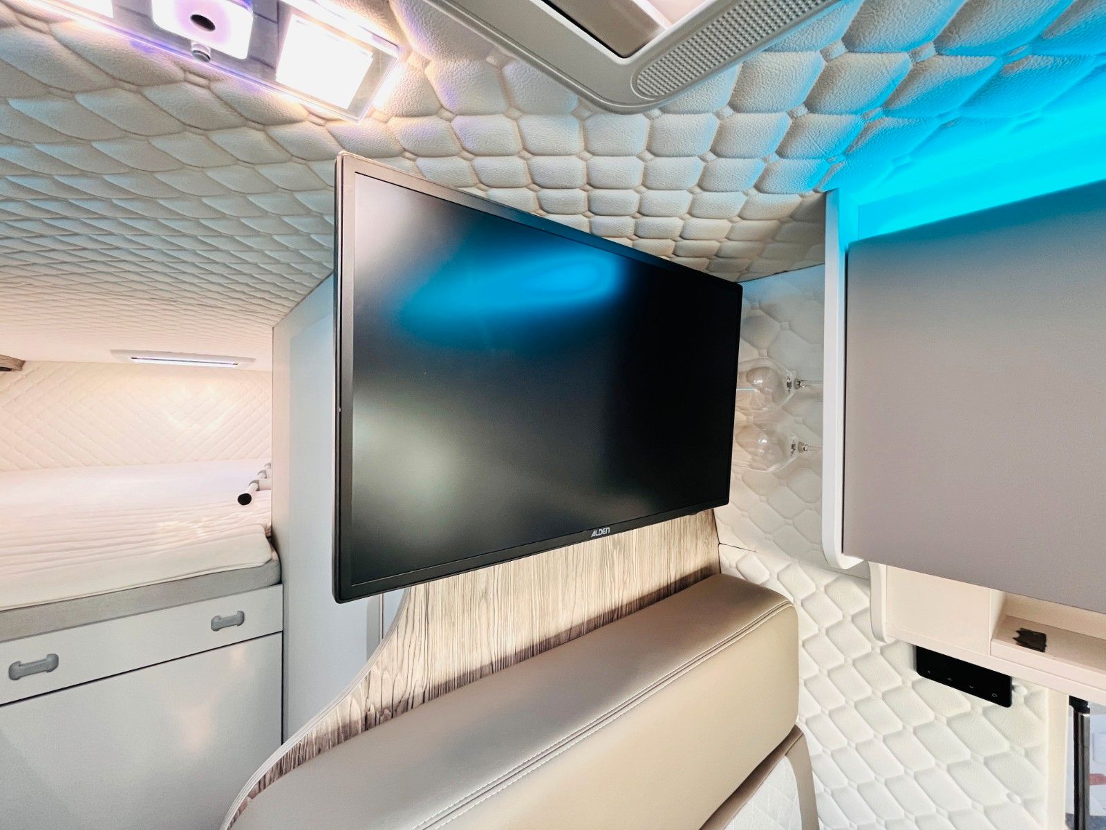 Fahrzeugabbildung Mercedes-Benz 419 V6 4x4 MOTORHOME EXCLUSIVE INDIVIDUALAUSBAU