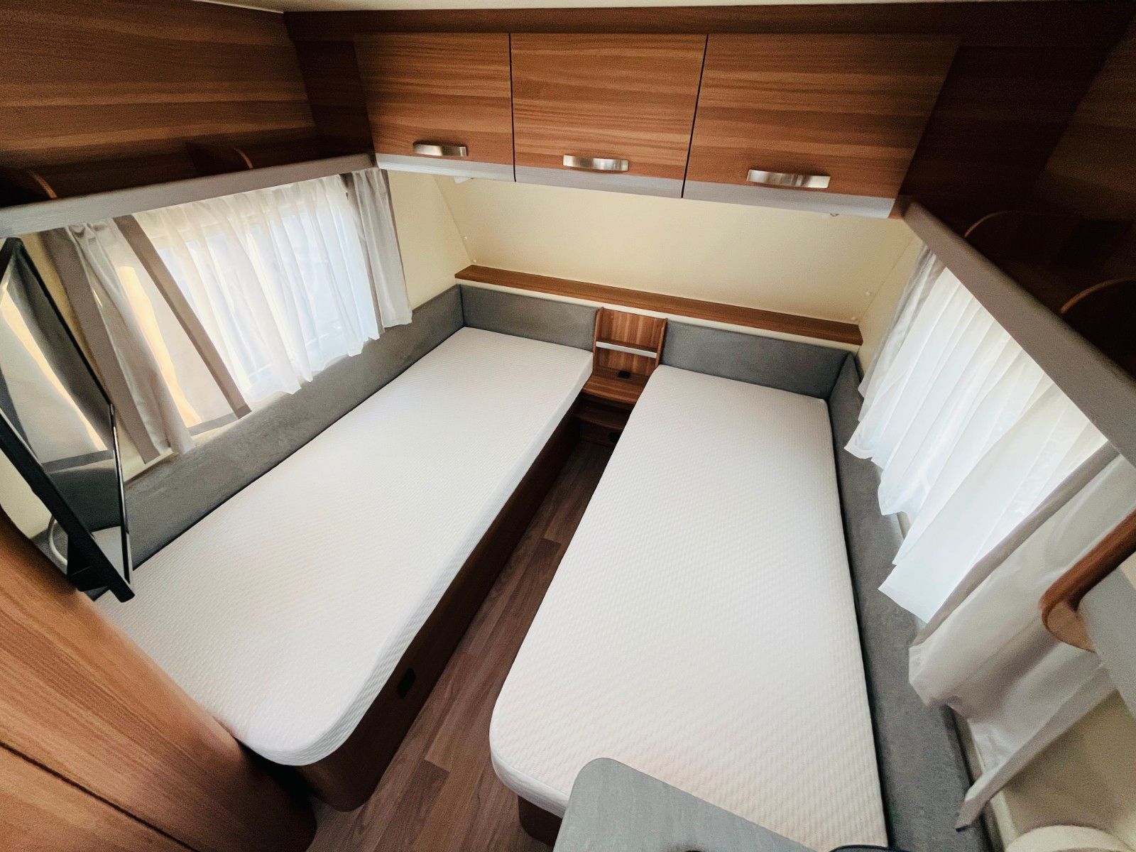 Fahrzeugabbildung Weinsberg CARAONE 480 EU EINZELBETTEN RUNDSITZGRUPPE