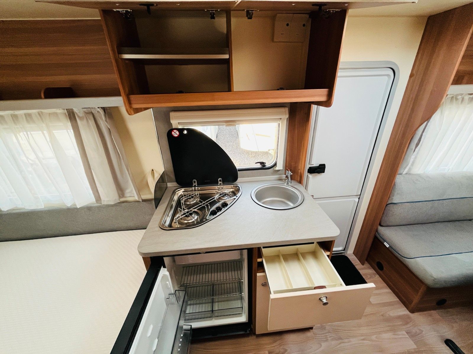 Fahrzeugabbildung Weinsberg CARAONE 480 EU EINZELBETTEN RUNDSITZGRUPPE