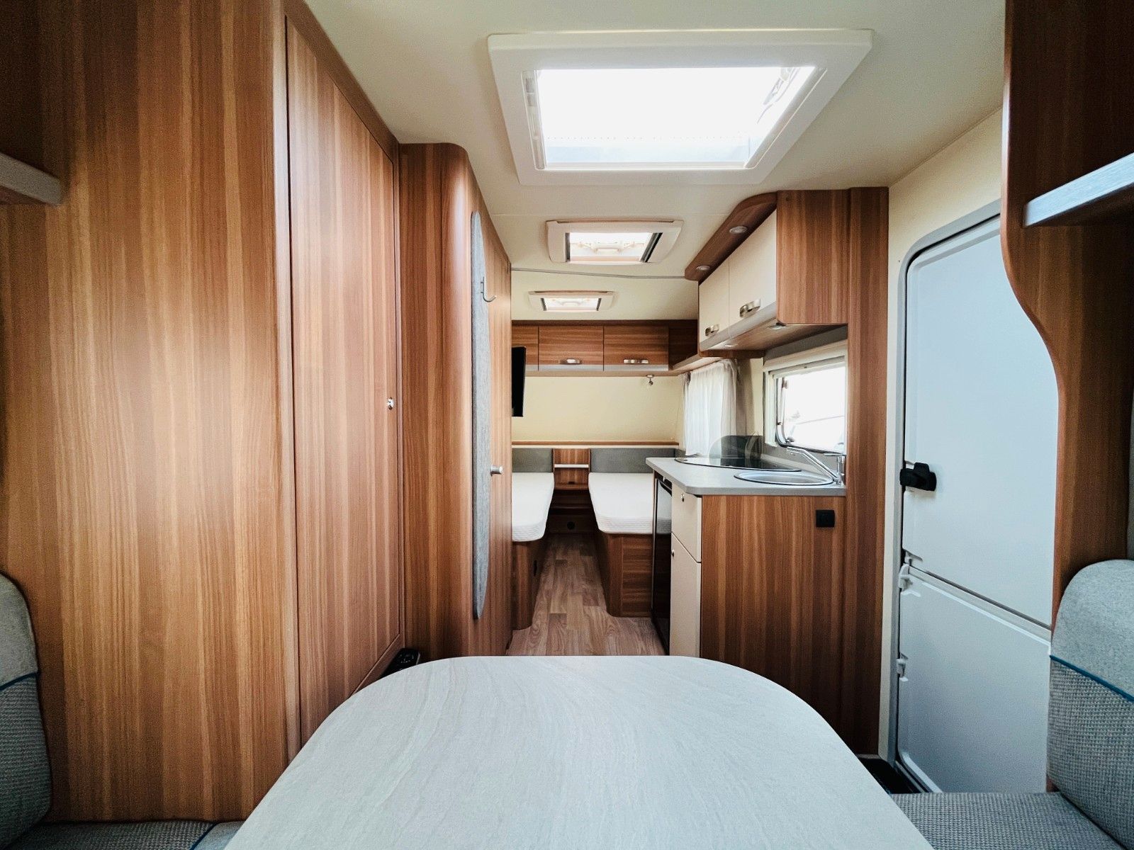 Fahrzeugabbildung Weinsberg CARAONE 480 EU EINZELBETTEN RUNDSITZGRUPPE