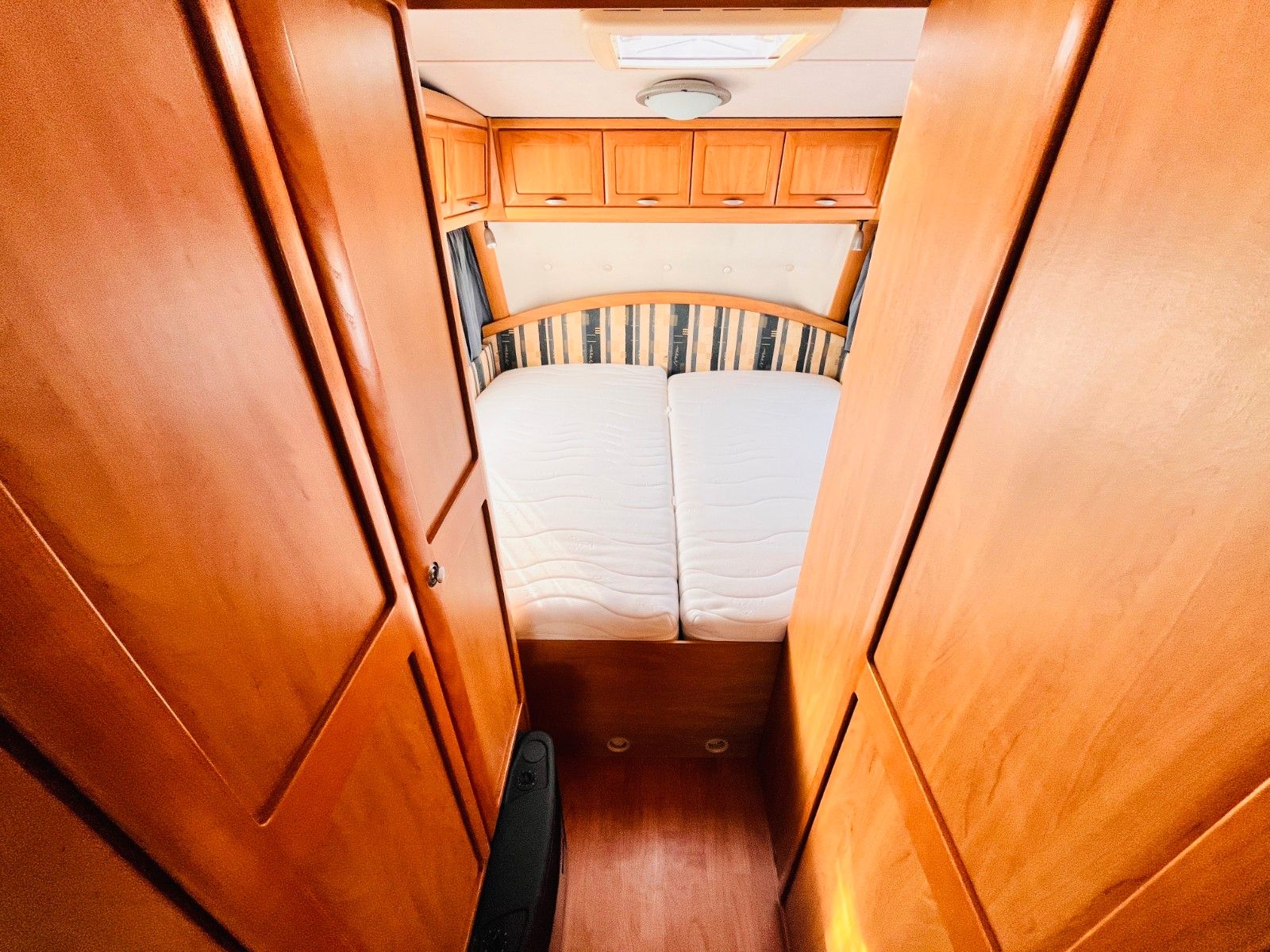 Fahrzeugabbildung HYMER / ERIBA / HYMERCAR NOVA 620 DUSCHE RUNDSITZGRUPPE