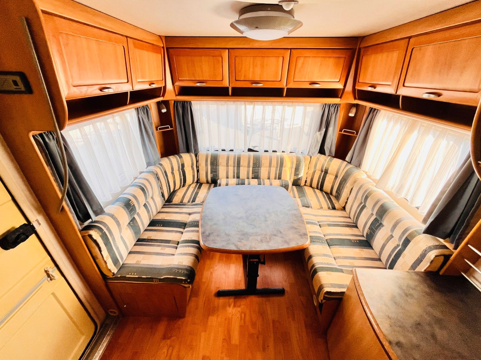 Fahrzeugabbildung HYMER / ERIBA / HYMERCAR NOVA 620 DUSCHE RUNDSITZGRUPPE