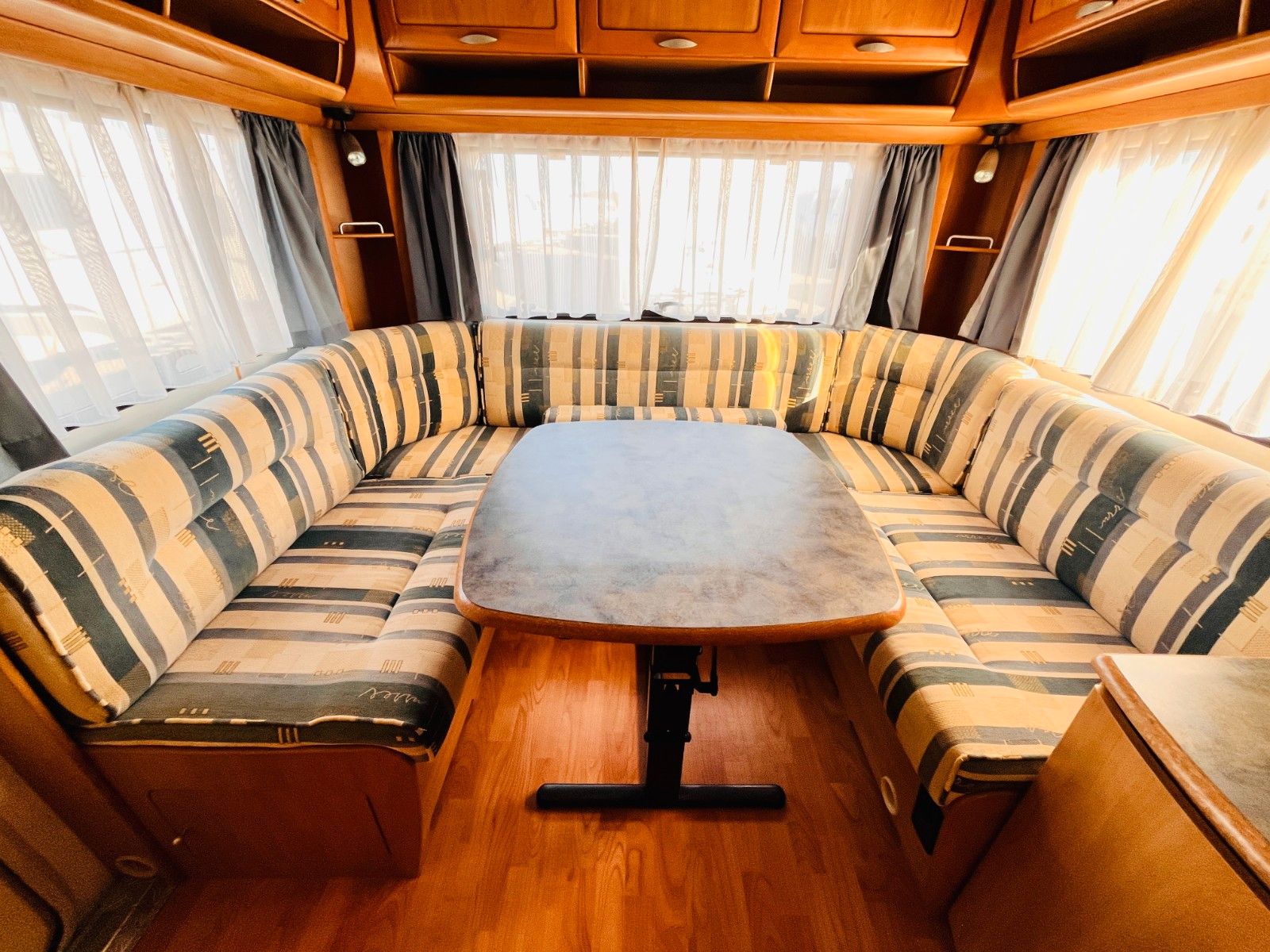 Fahrzeugabbildung HYMER / ERIBA / HYMERCAR NOVA 620 DUSCHE RUNDSITZGRUPPE