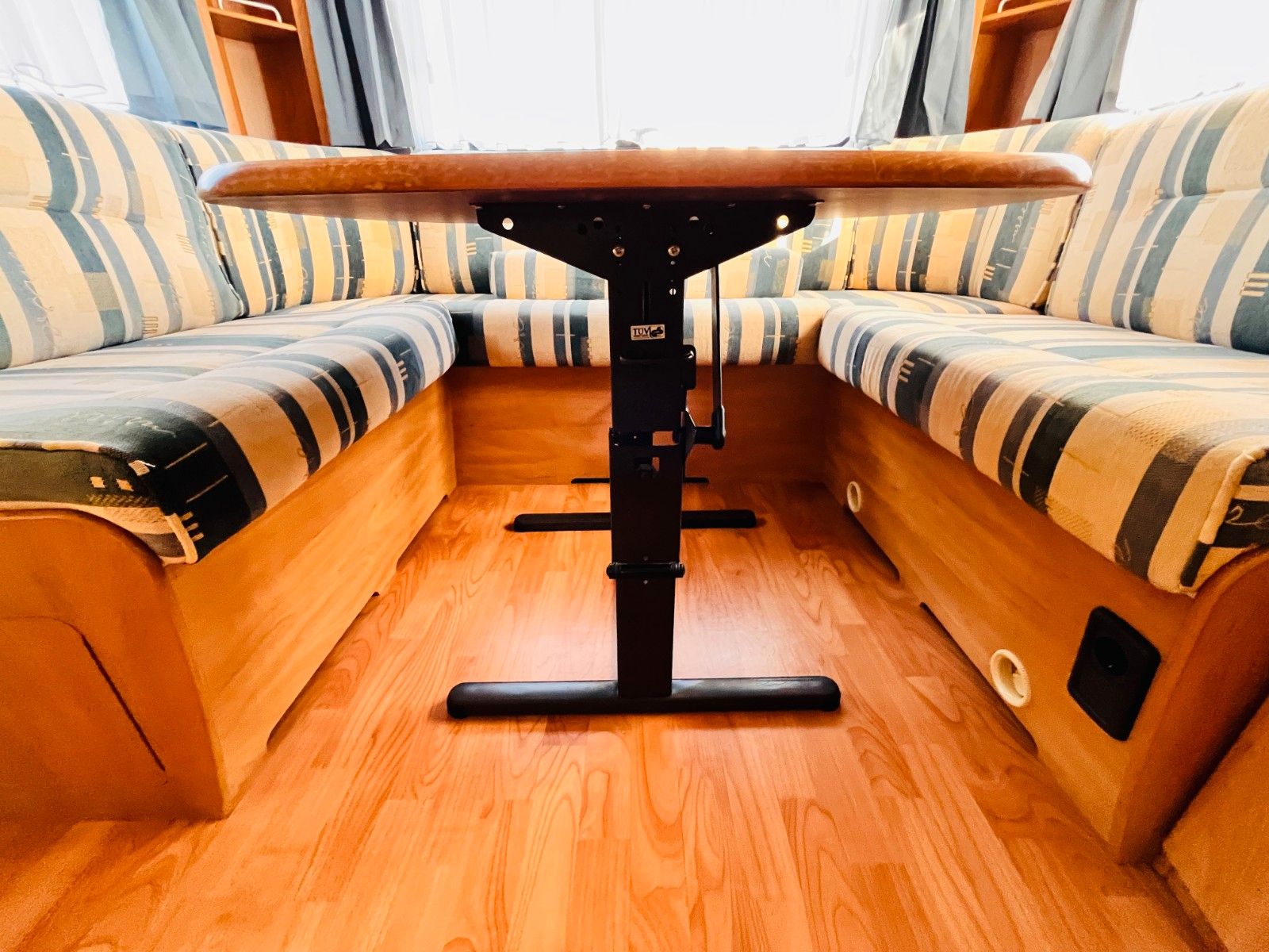 Fahrzeugabbildung HYMER / ERIBA / HYMERCAR NOVA 620 DUSCHE RUNDSITZGRUPPE