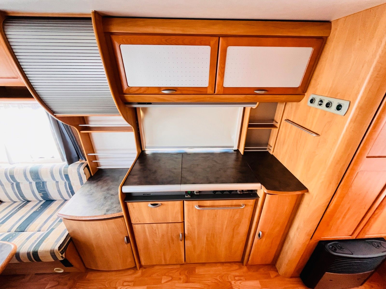 Fahrzeugabbildung HYMER / ERIBA / HYMERCAR NOVA 620 DUSCHE RUNDSITZGRUPPE