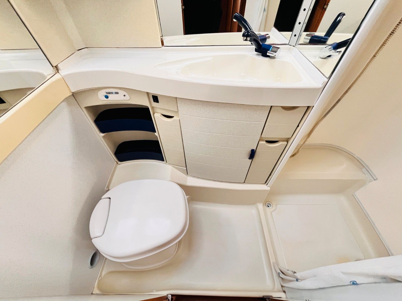 Fahrzeugabbildung HYMER / ERIBA / HYMERCAR NOVA 620 DUSCHE RUNDSITZGRUPPE