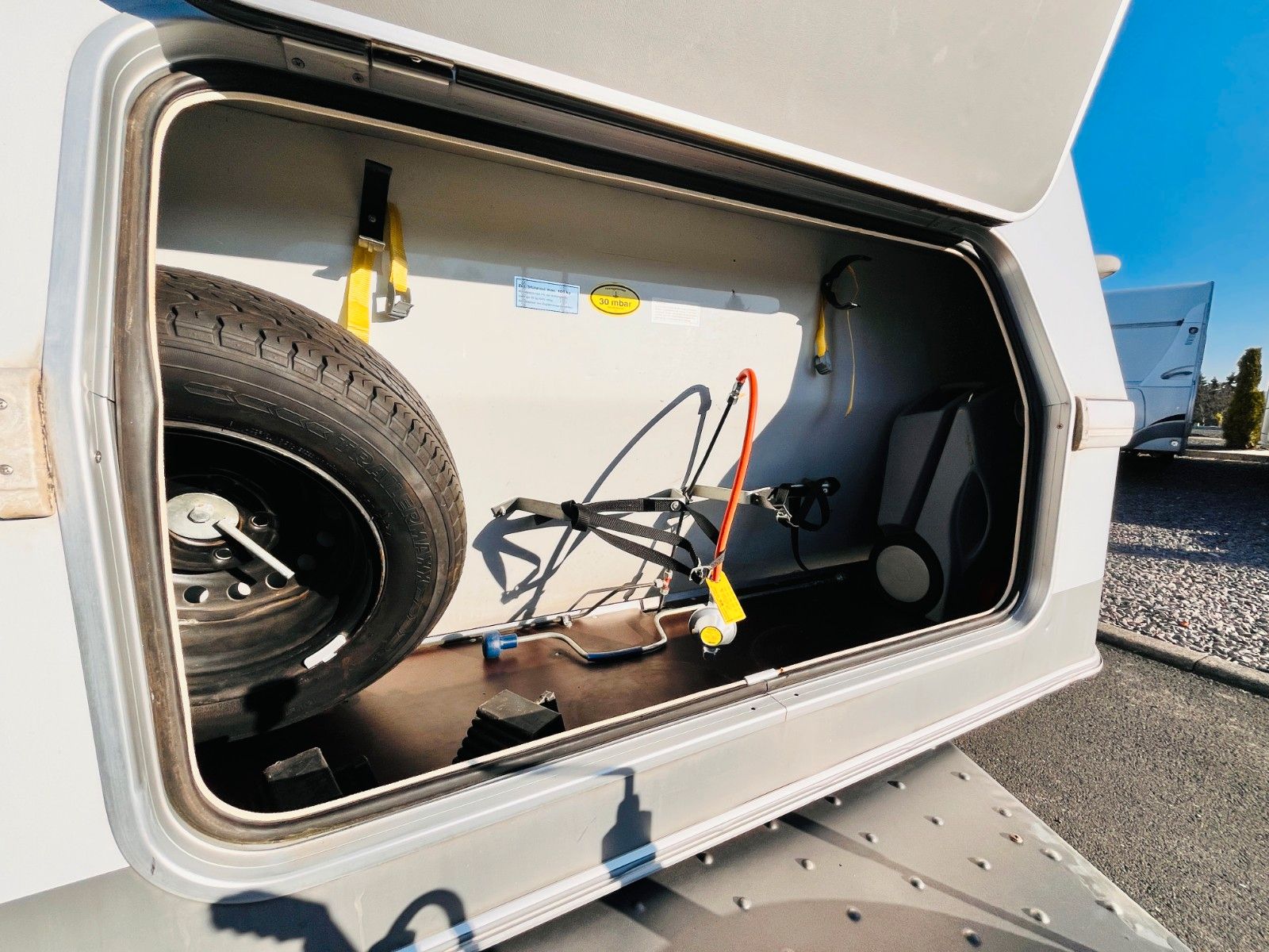 Fahrzeugabbildung HYMER / ERIBA / HYMERCAR NOVA 620 DUSCHE RUNDSITZGRUPPE