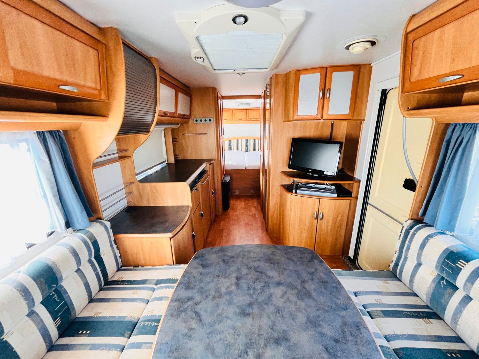 Fahrzeugabbildung HYMER / ERIBA / HYMERCAR NOVA 620 DUSCHE RUNDSITZGRUPPE