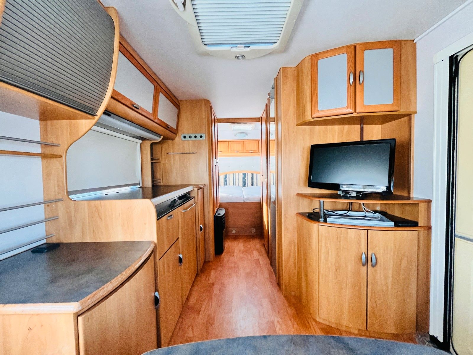 Fahrzeugabbildung HYMER / ERIBA / HYMERCAR NOVA 620 DUSCHE RUNDSITZGRUPPE