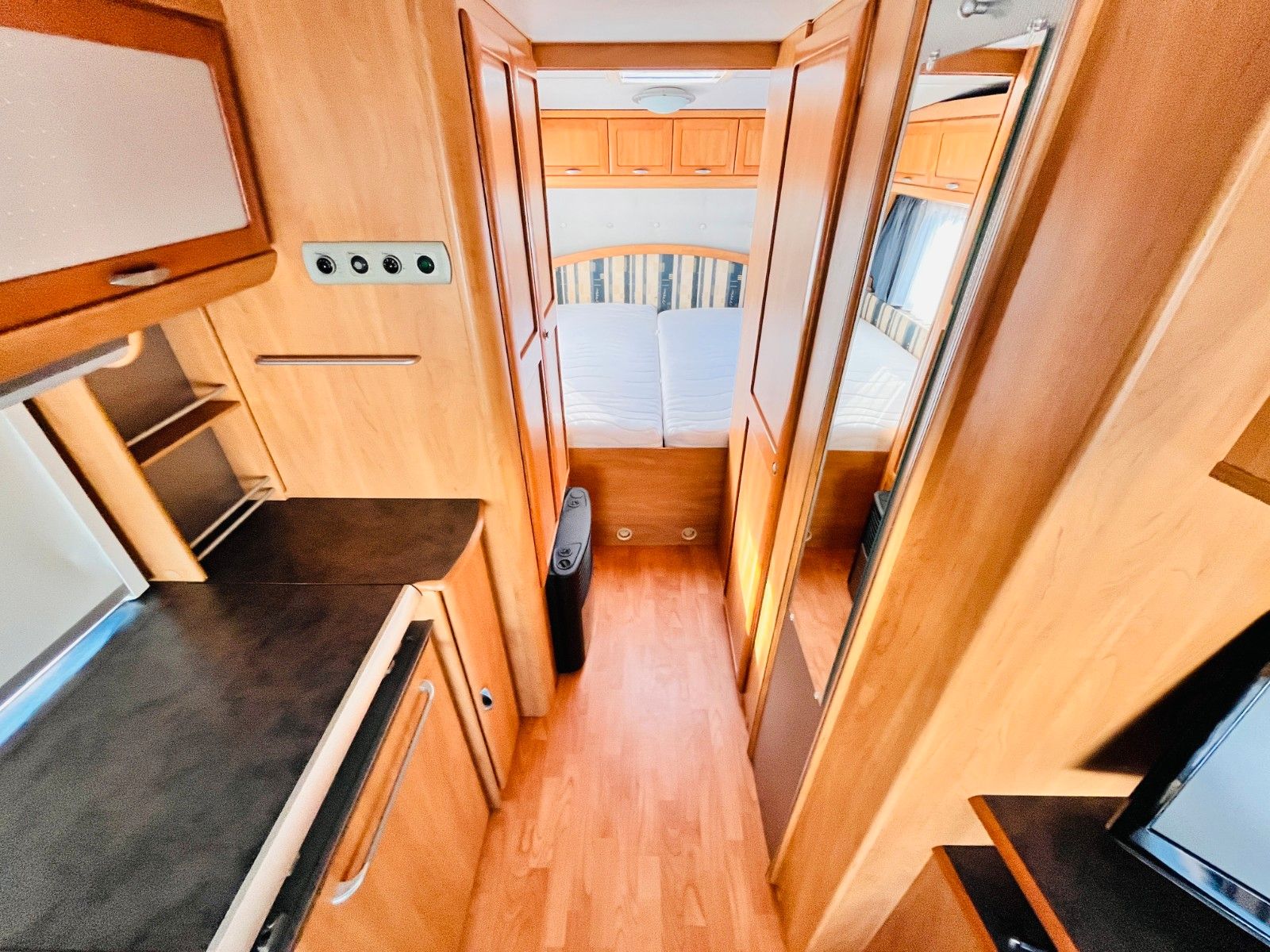 Fahrzeugabbildung HYMER / ERIBA / HYMERCAR NOVA 620 DUSCHE RUNDSITZGRUPPE