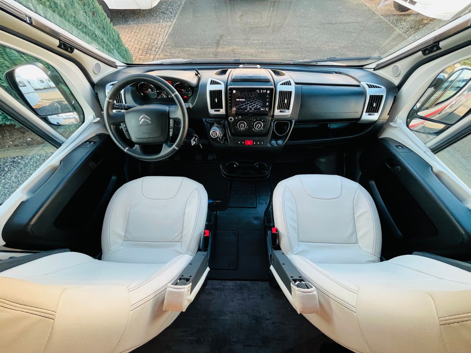 Fahrzeugabbildung Pilote V 600 GJ QUERBETT MARKISE SOLAR NAVI